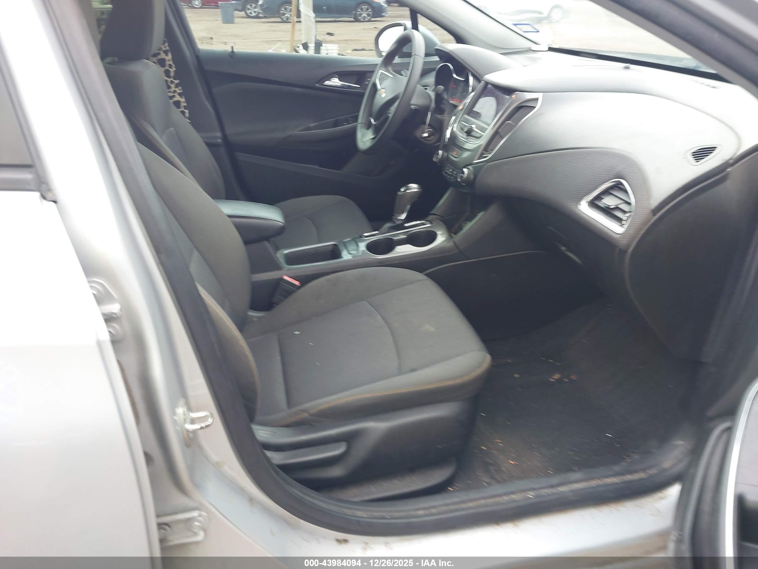 CHEVROLET CRUZE image 5