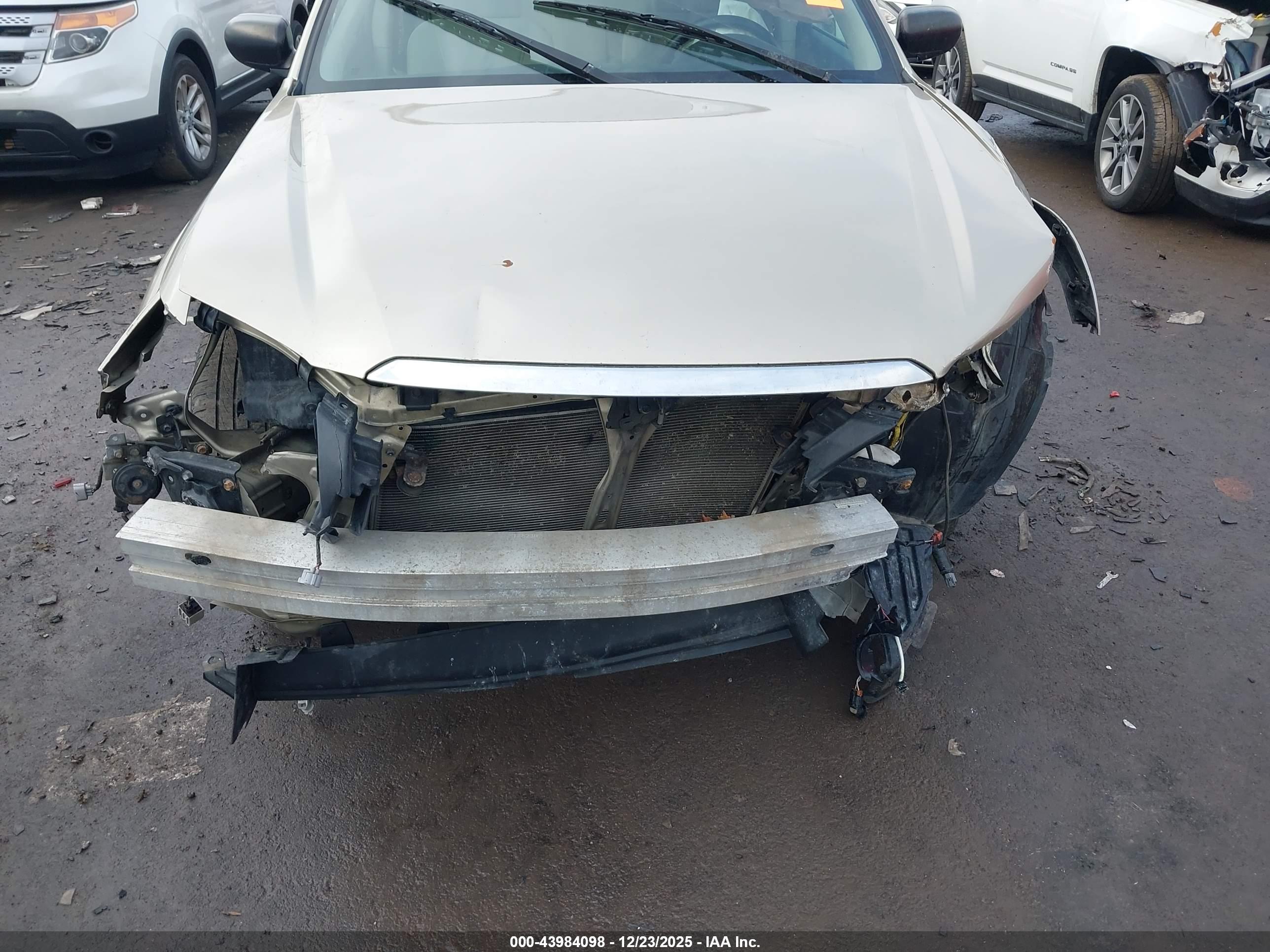SUBARU OUTBACK image 6