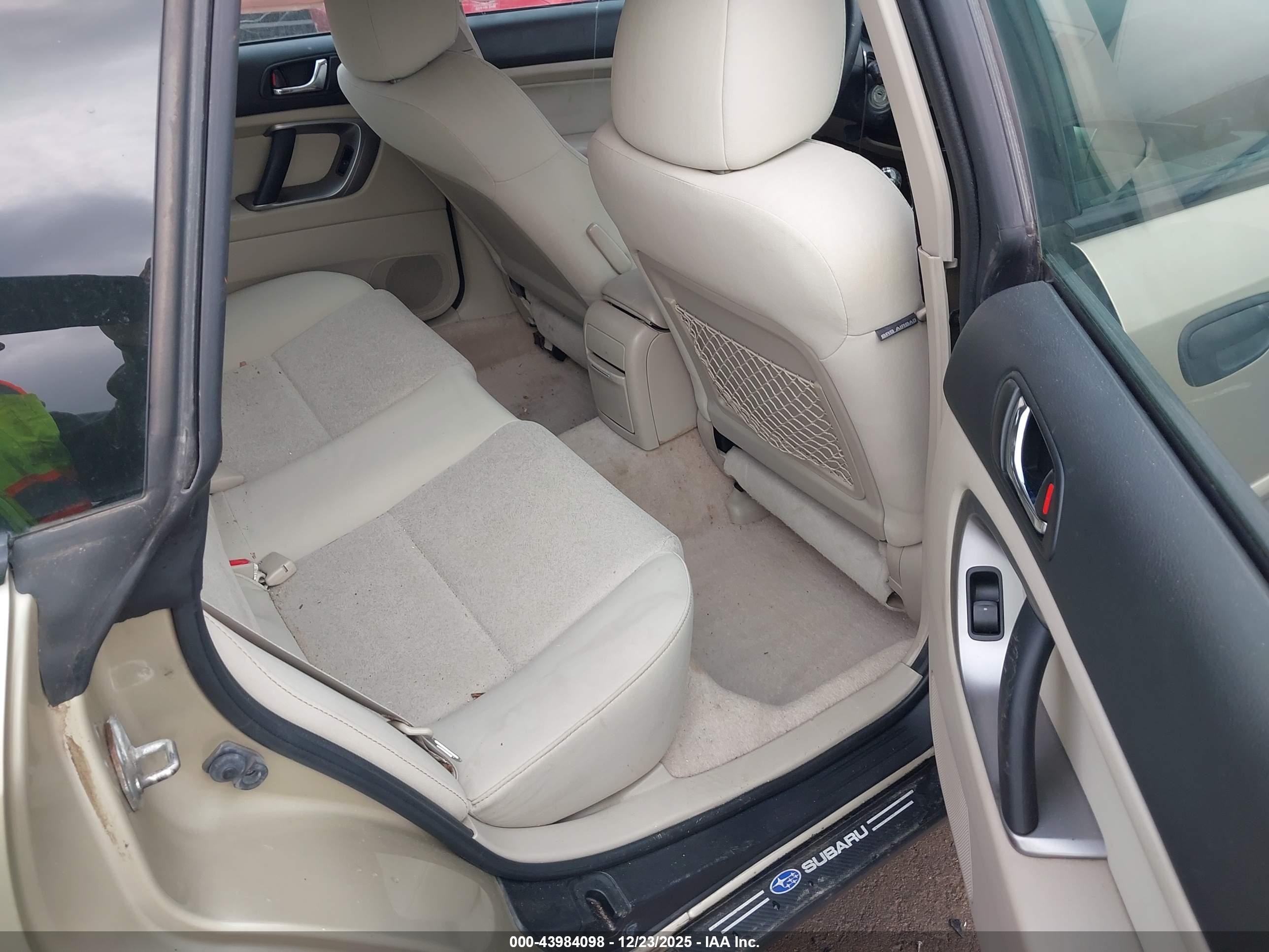 SUBARU OUTBACK image 8