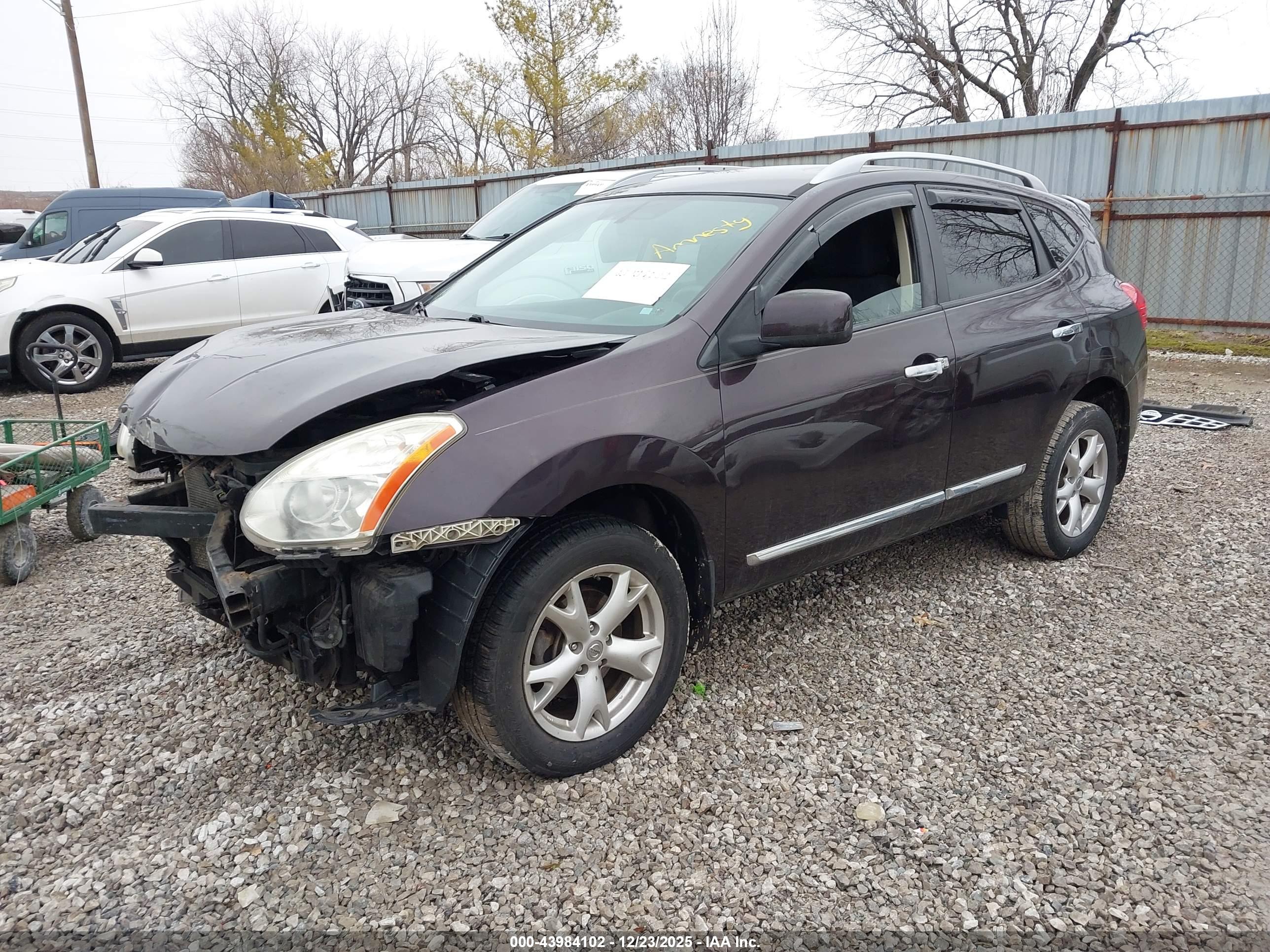 NISSAN ROGUE image 2