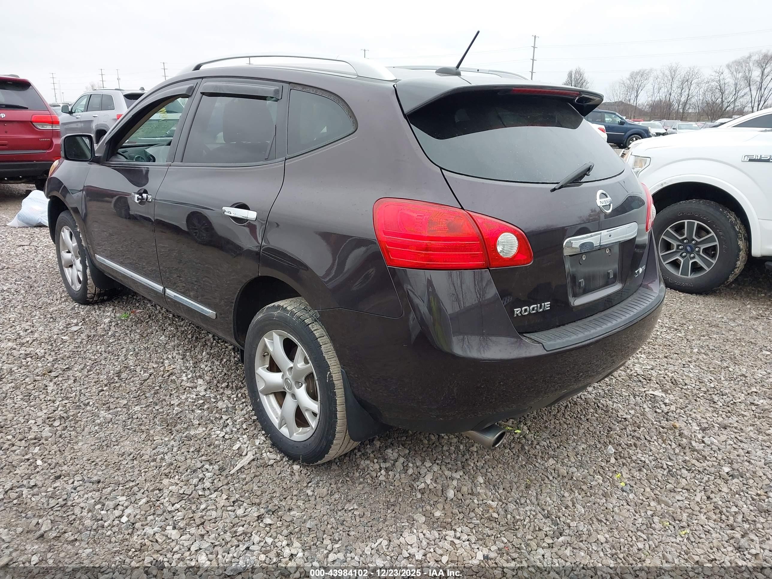 NISSAN ROGUE image 3
