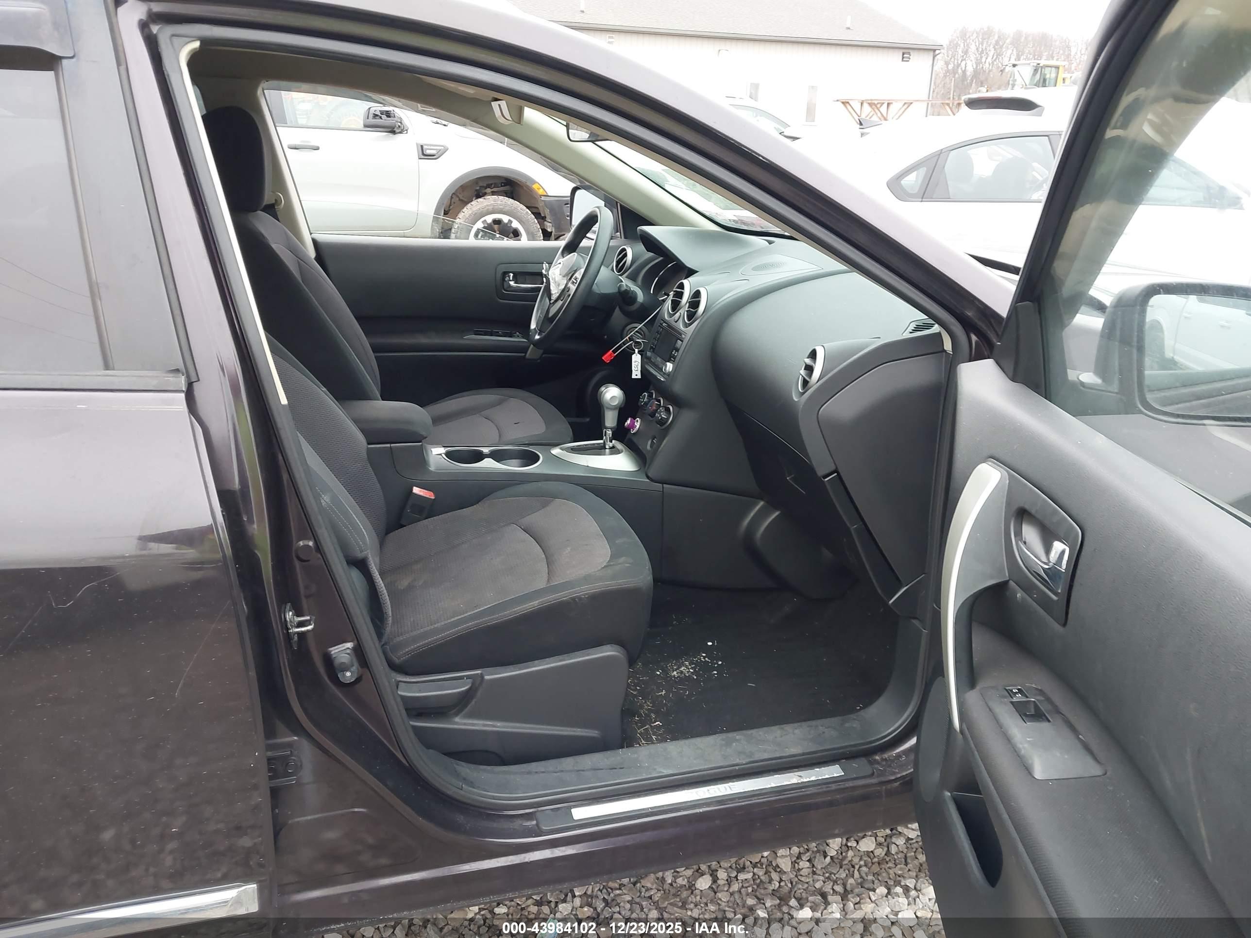 NISSAN ROGUE image 5