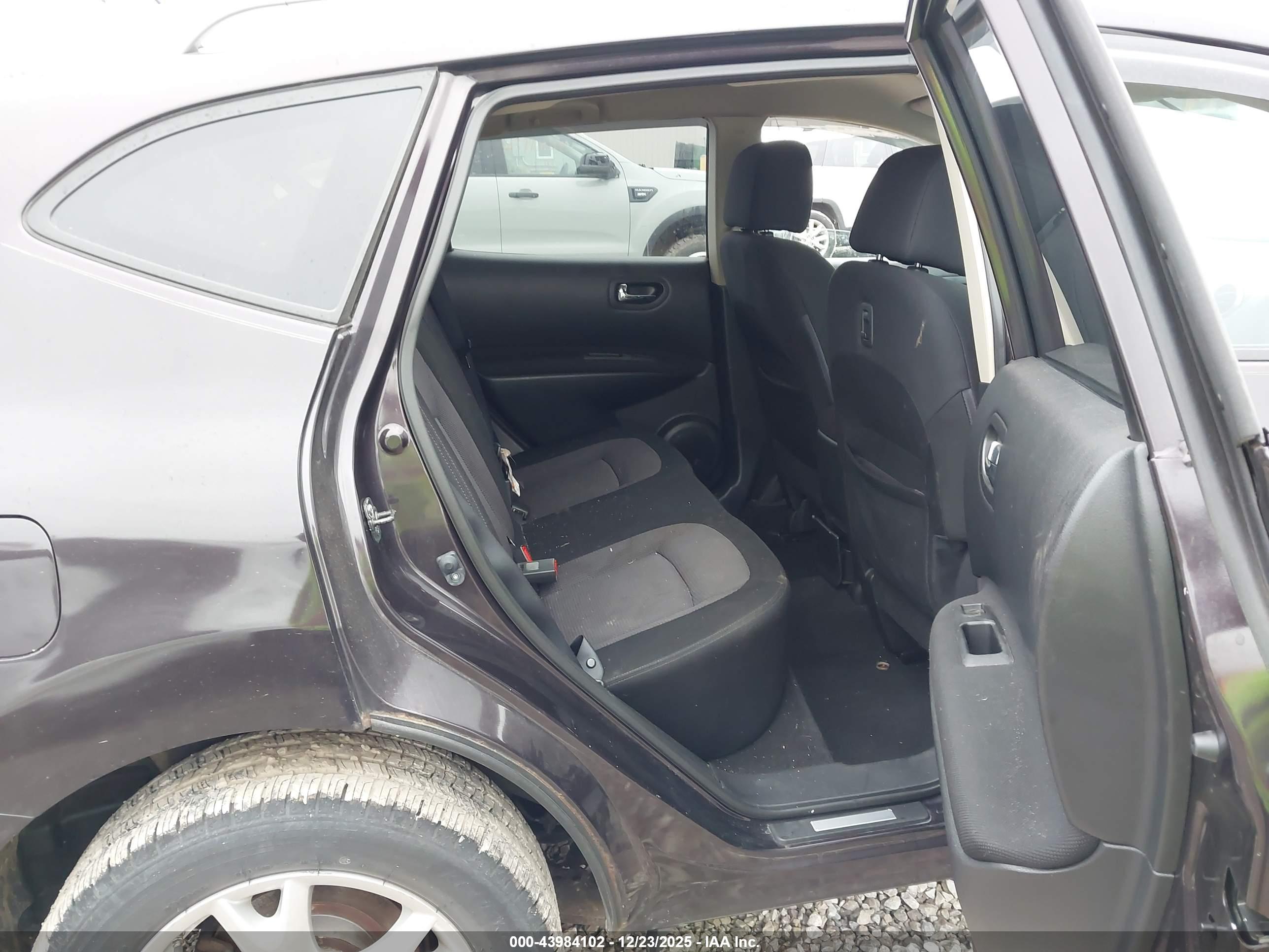 NISSAN ROGUE image 8