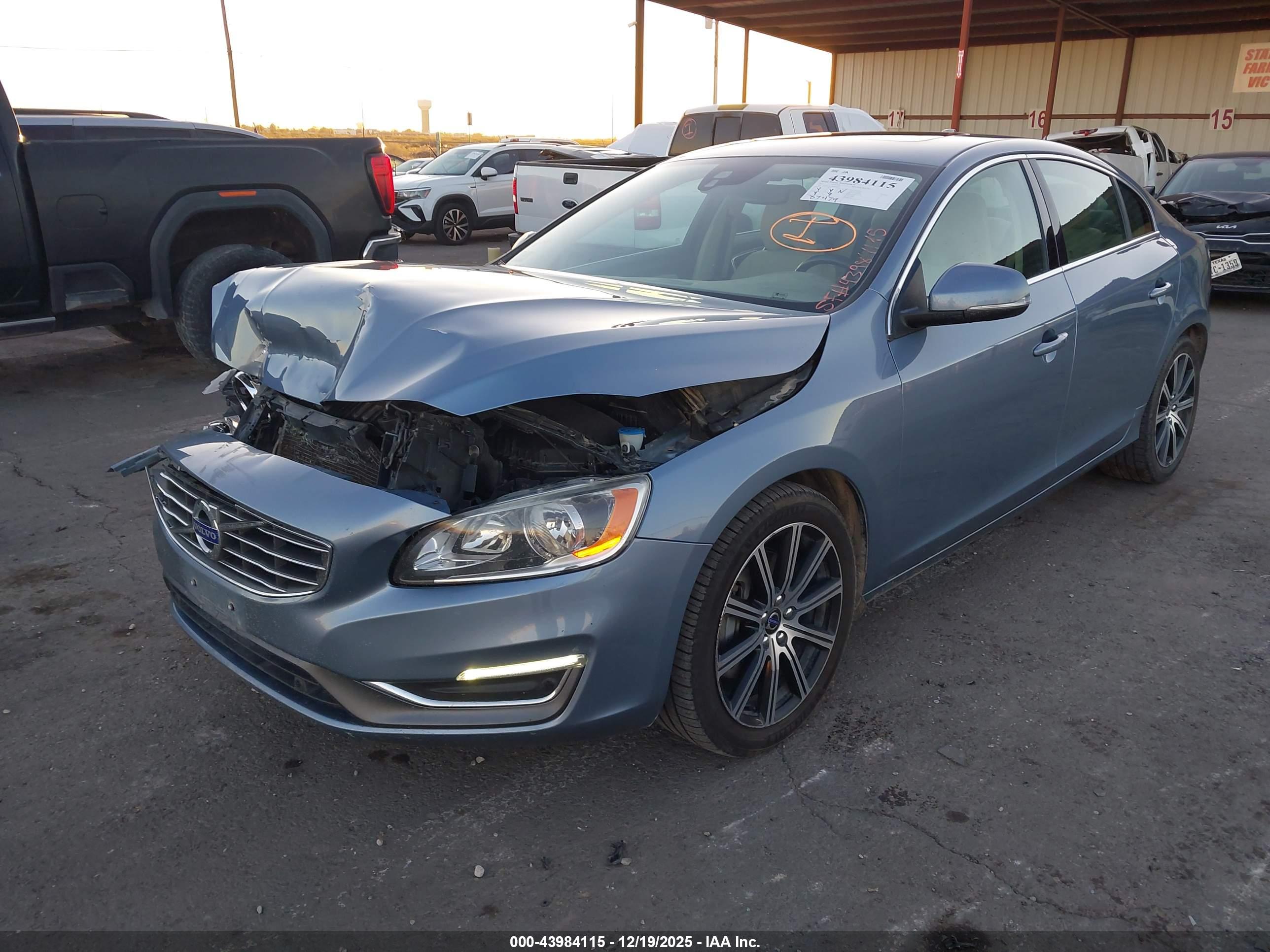 VOLVO S60 image 2