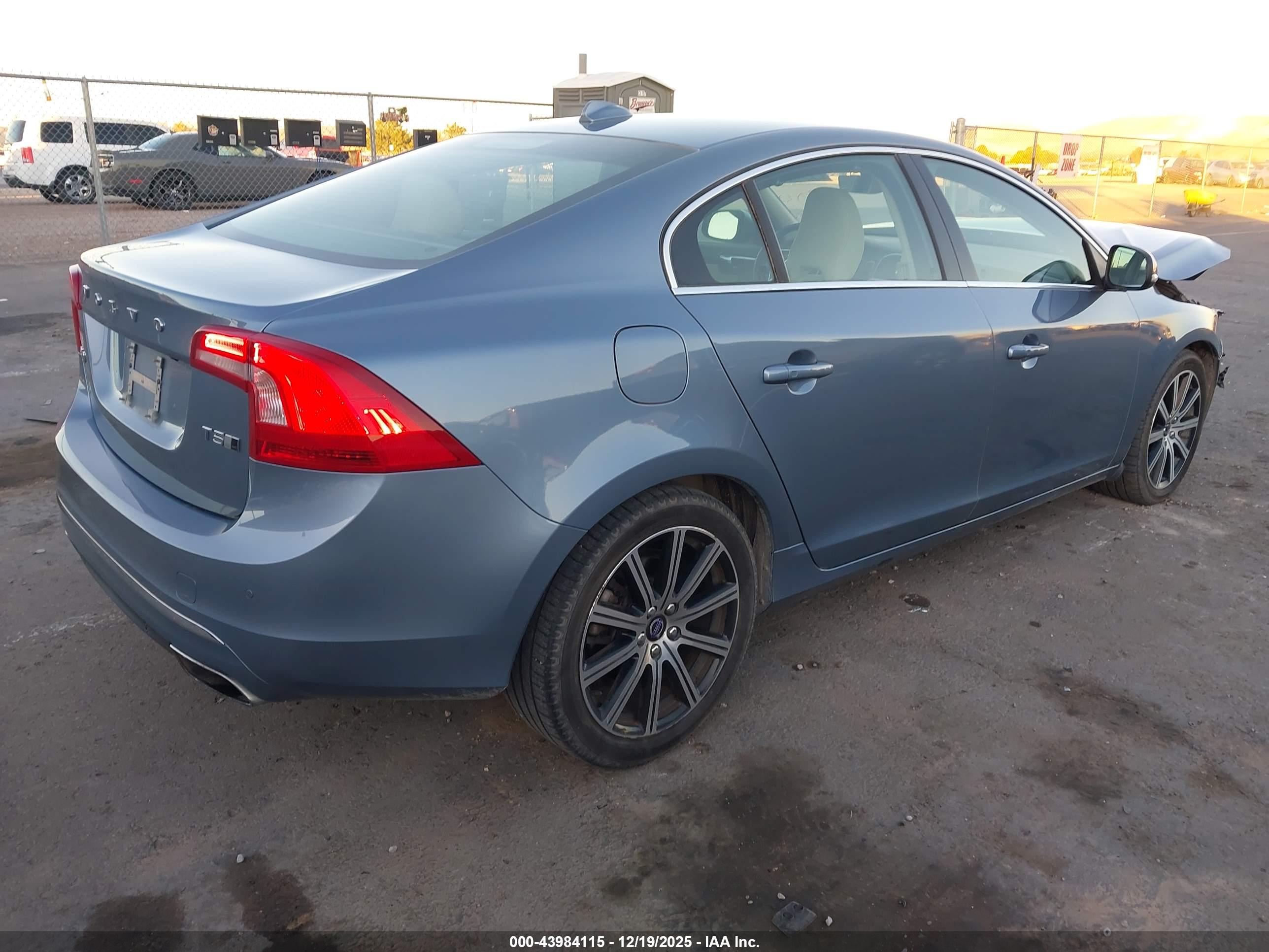 VOLVO S60 image 4