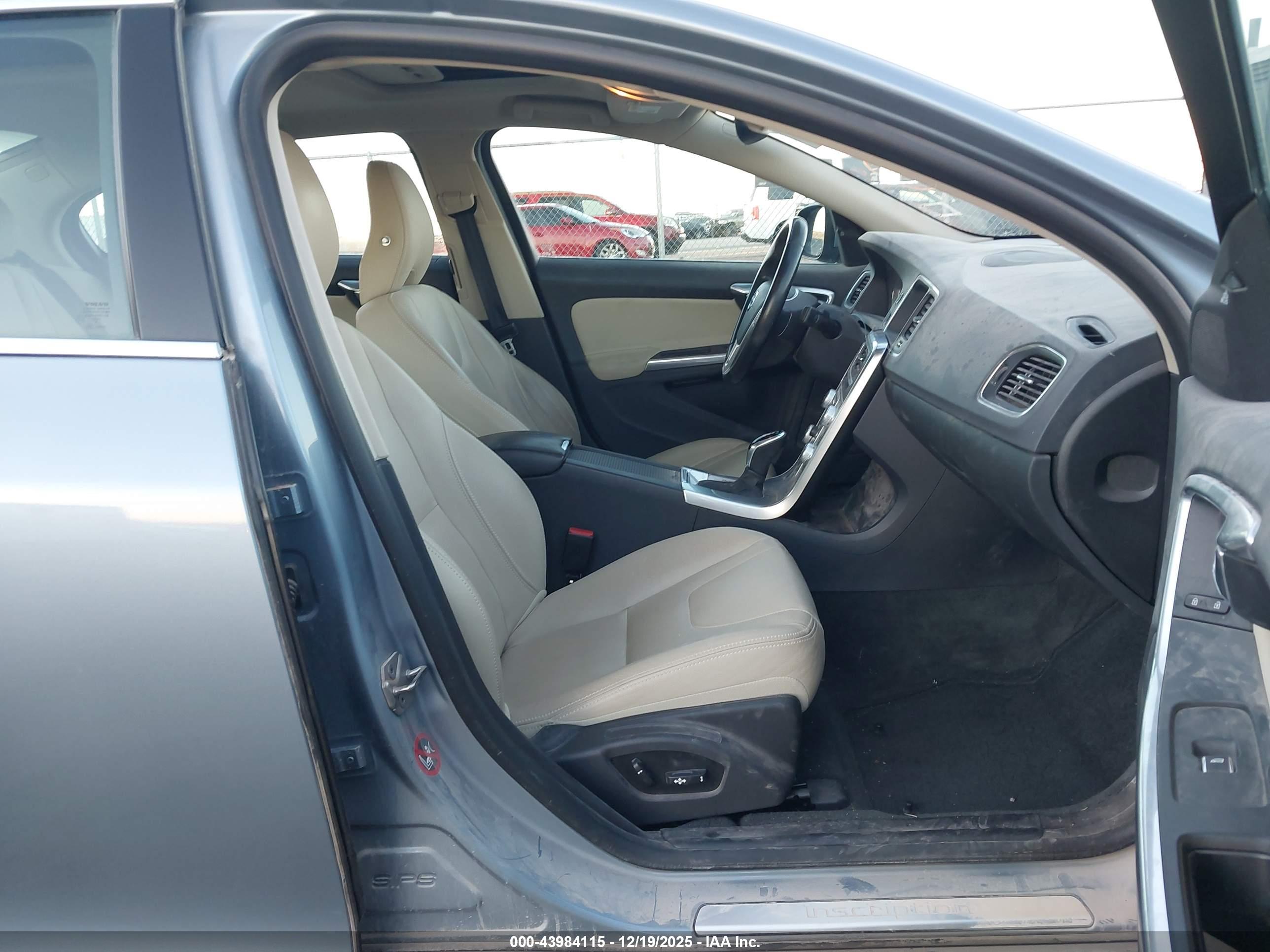 VOLVO S60 image 5
