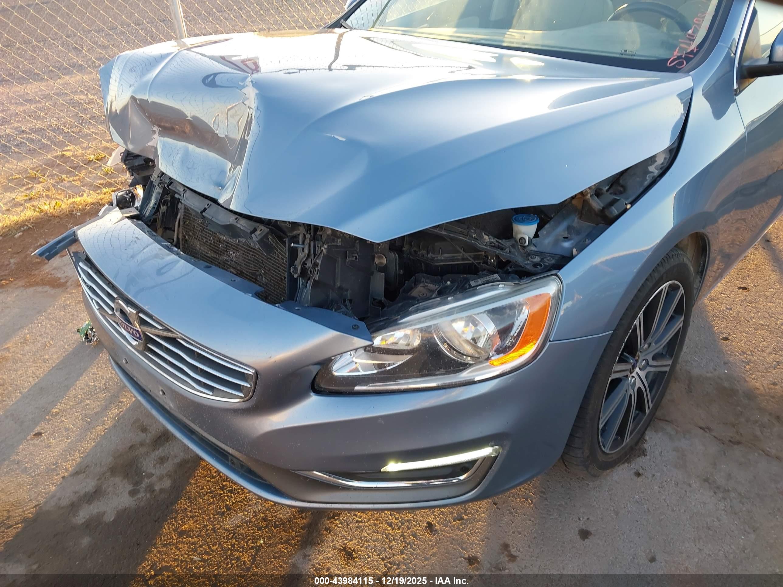 VOLVO S60 image 6