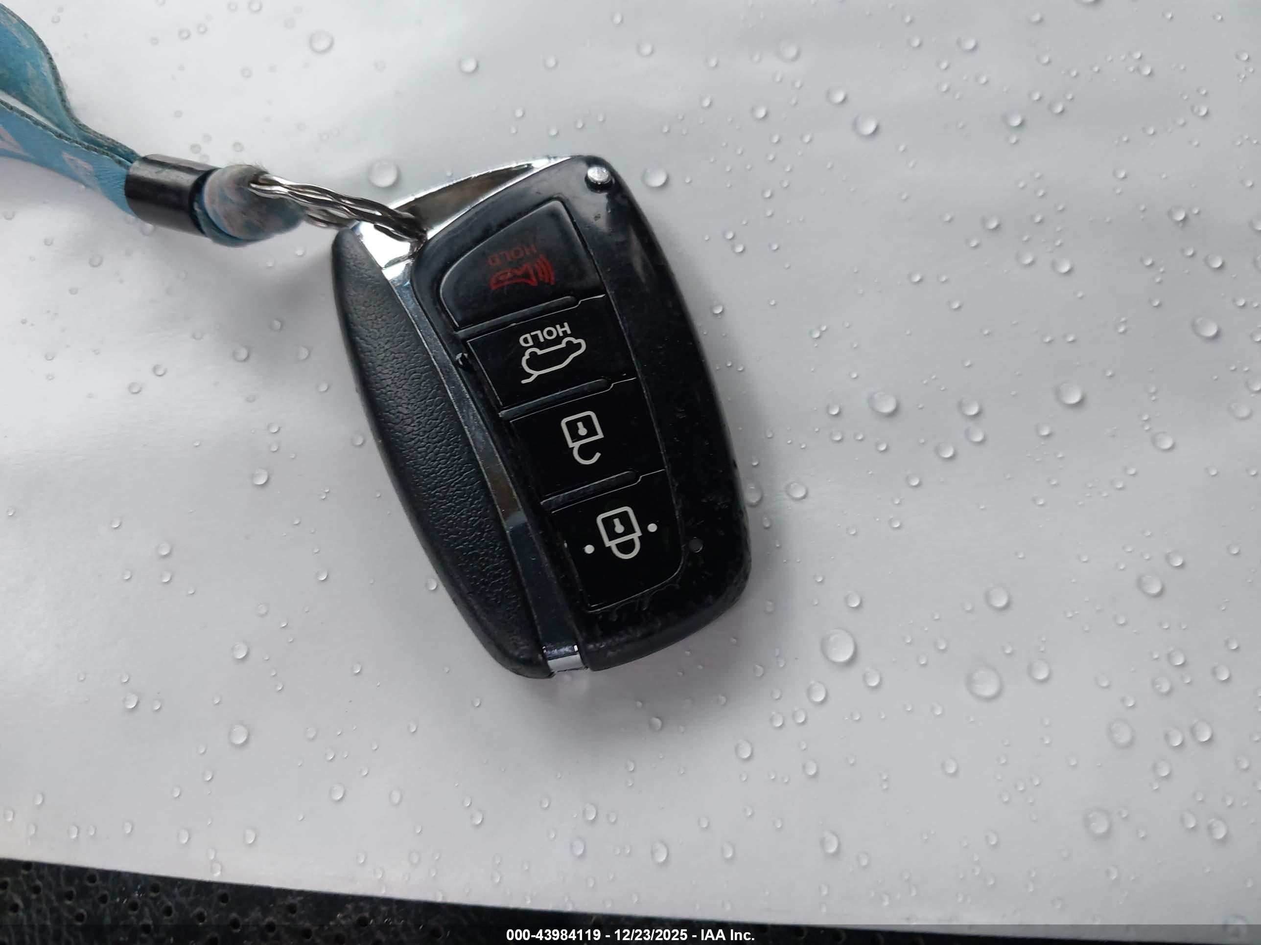 HYUNDAI SANTA image 11