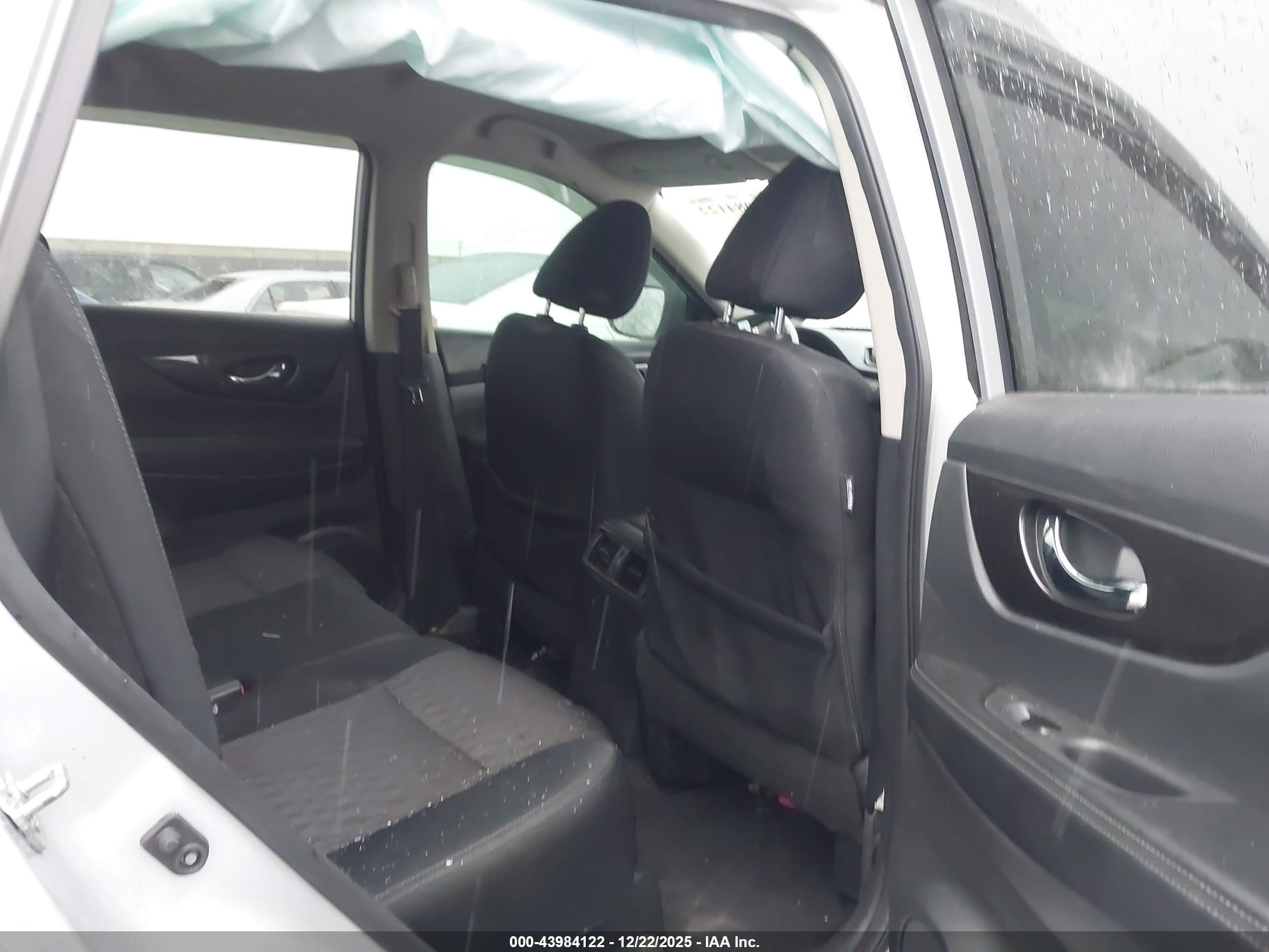 NISSAN ROGUE image 8