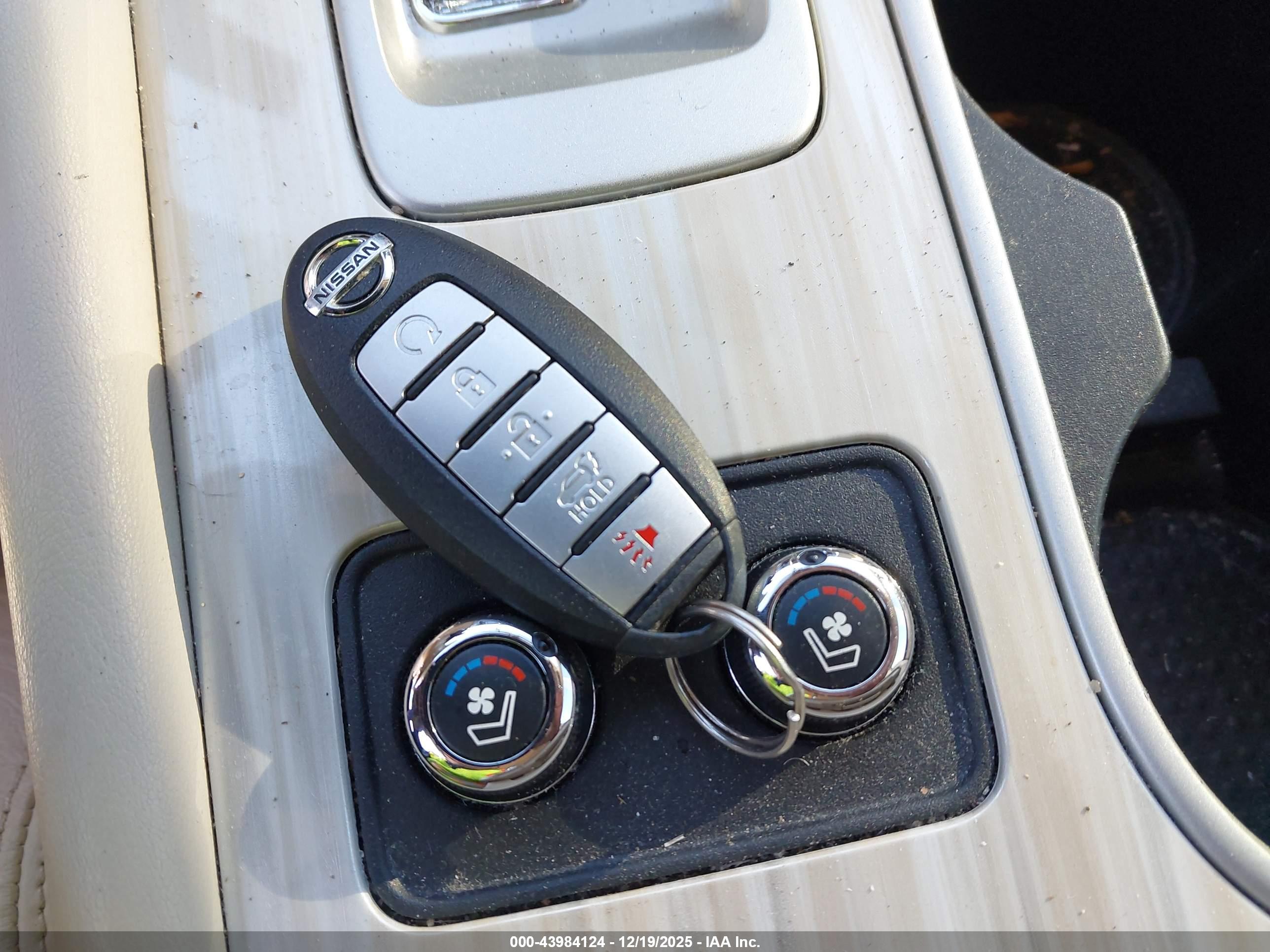NISSAN MURANO image 11