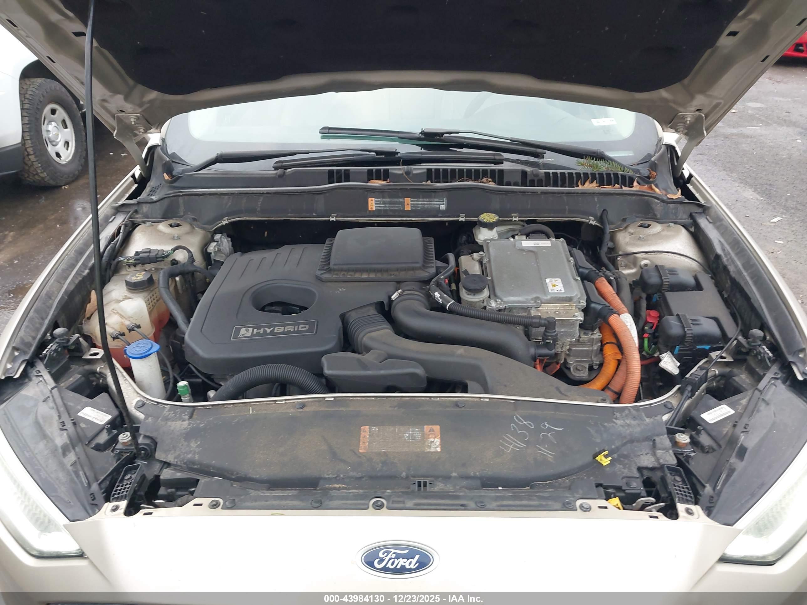 FORD FUSION image 10