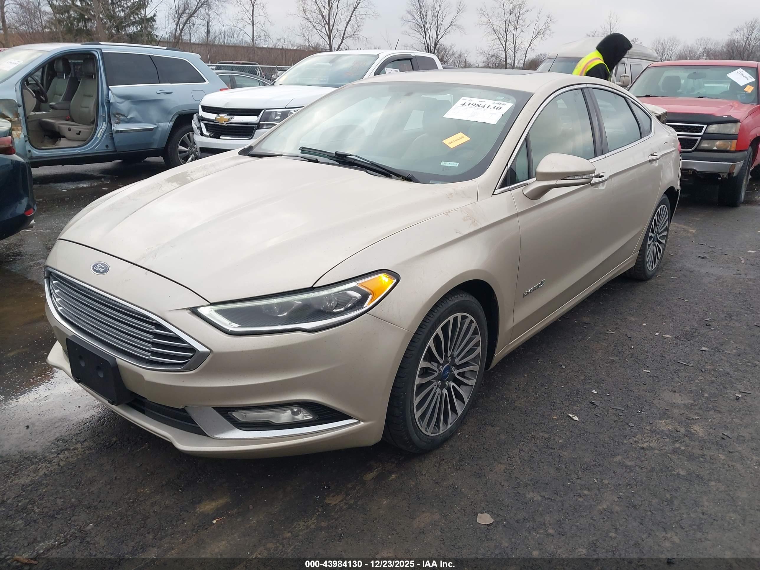 FORD FUSION image 2