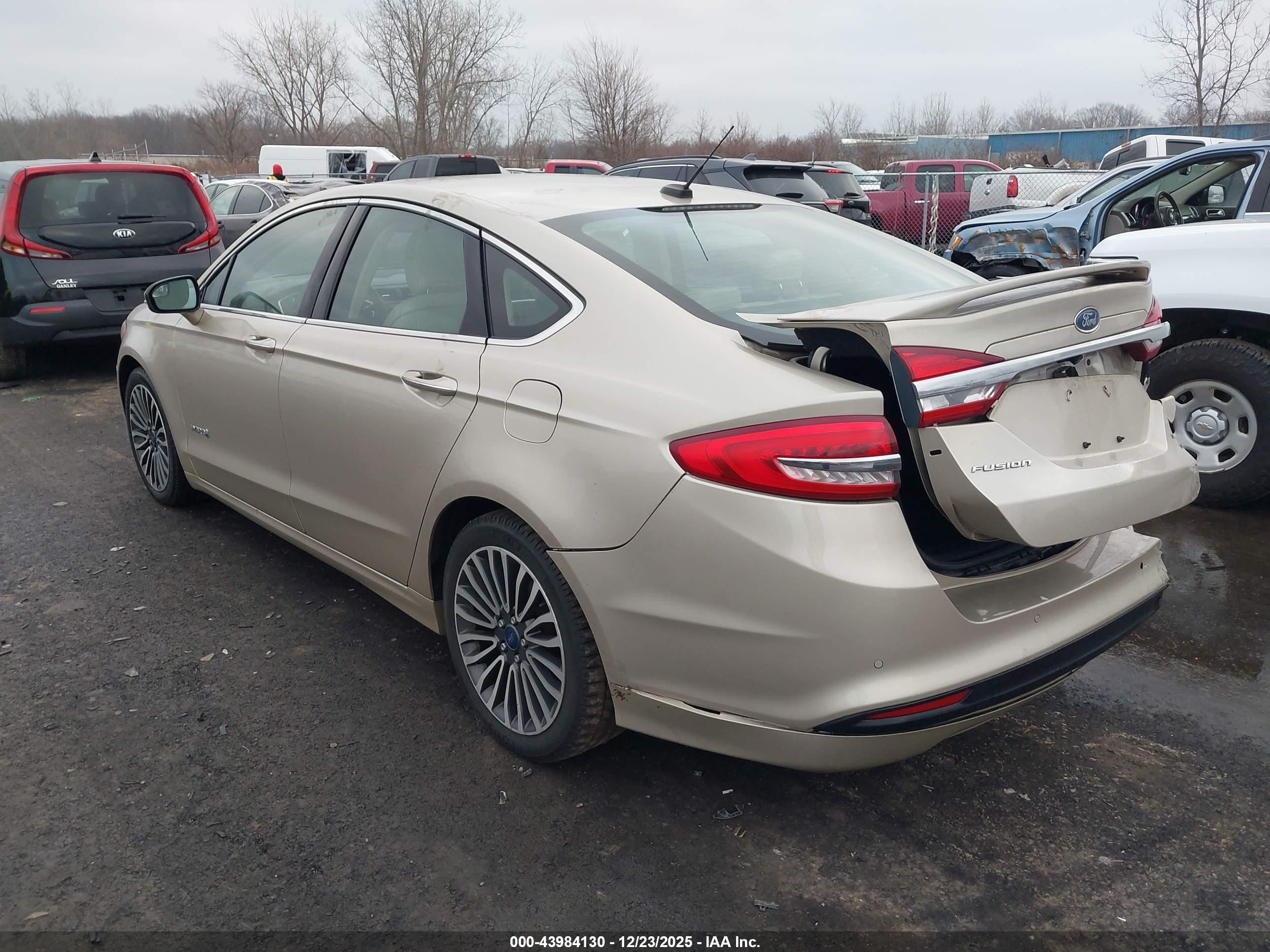 FORD FUSION image 3