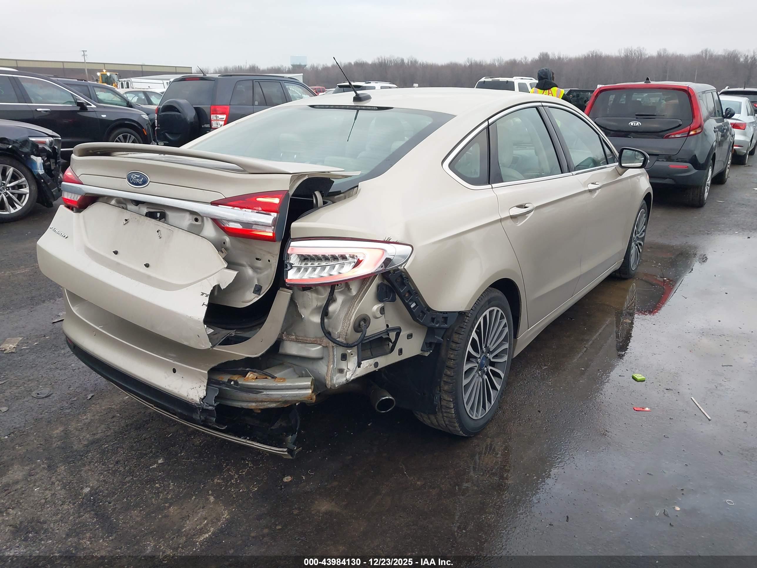 FORD FUSION image 4