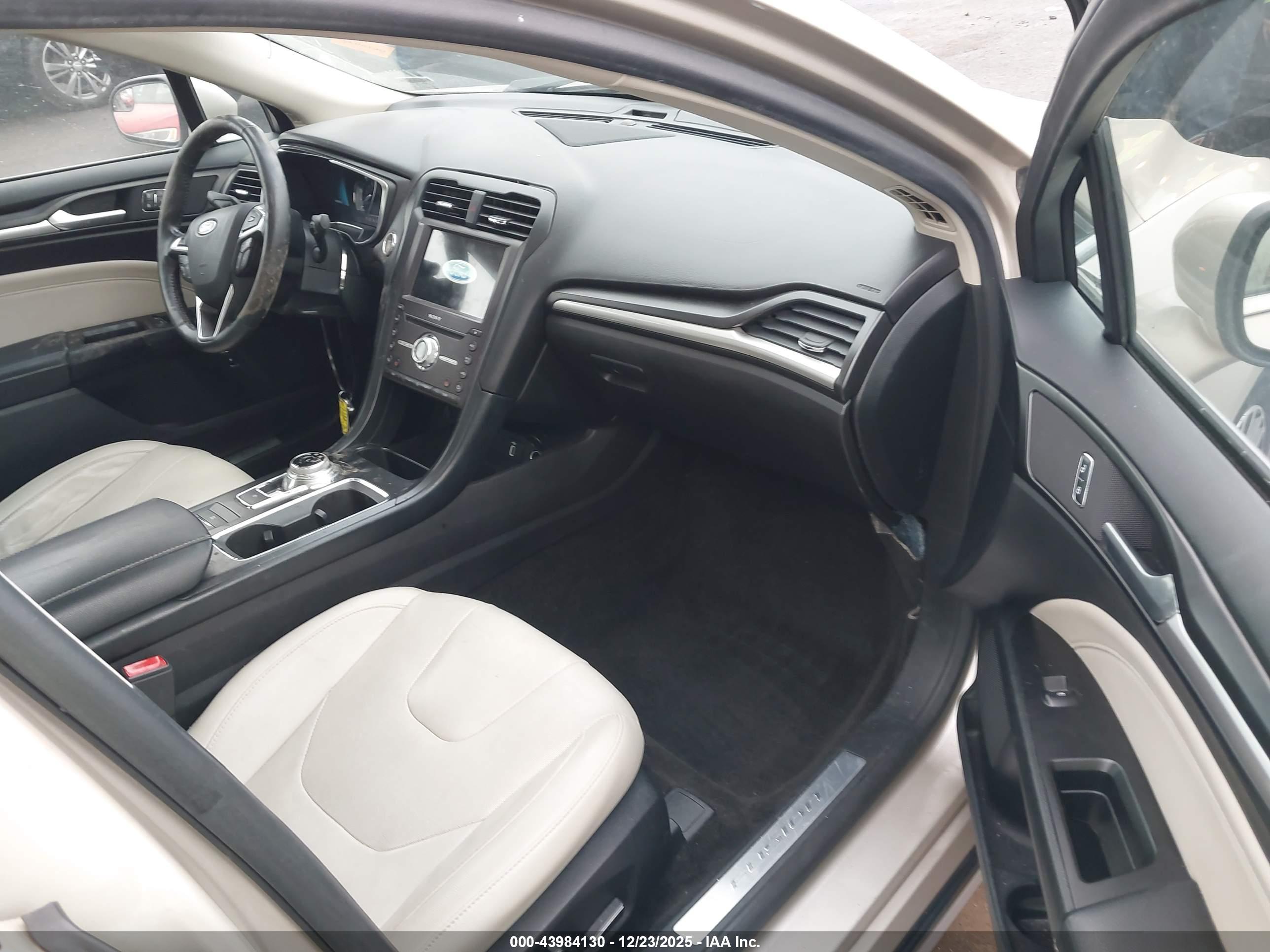 FORD FUSION image 5