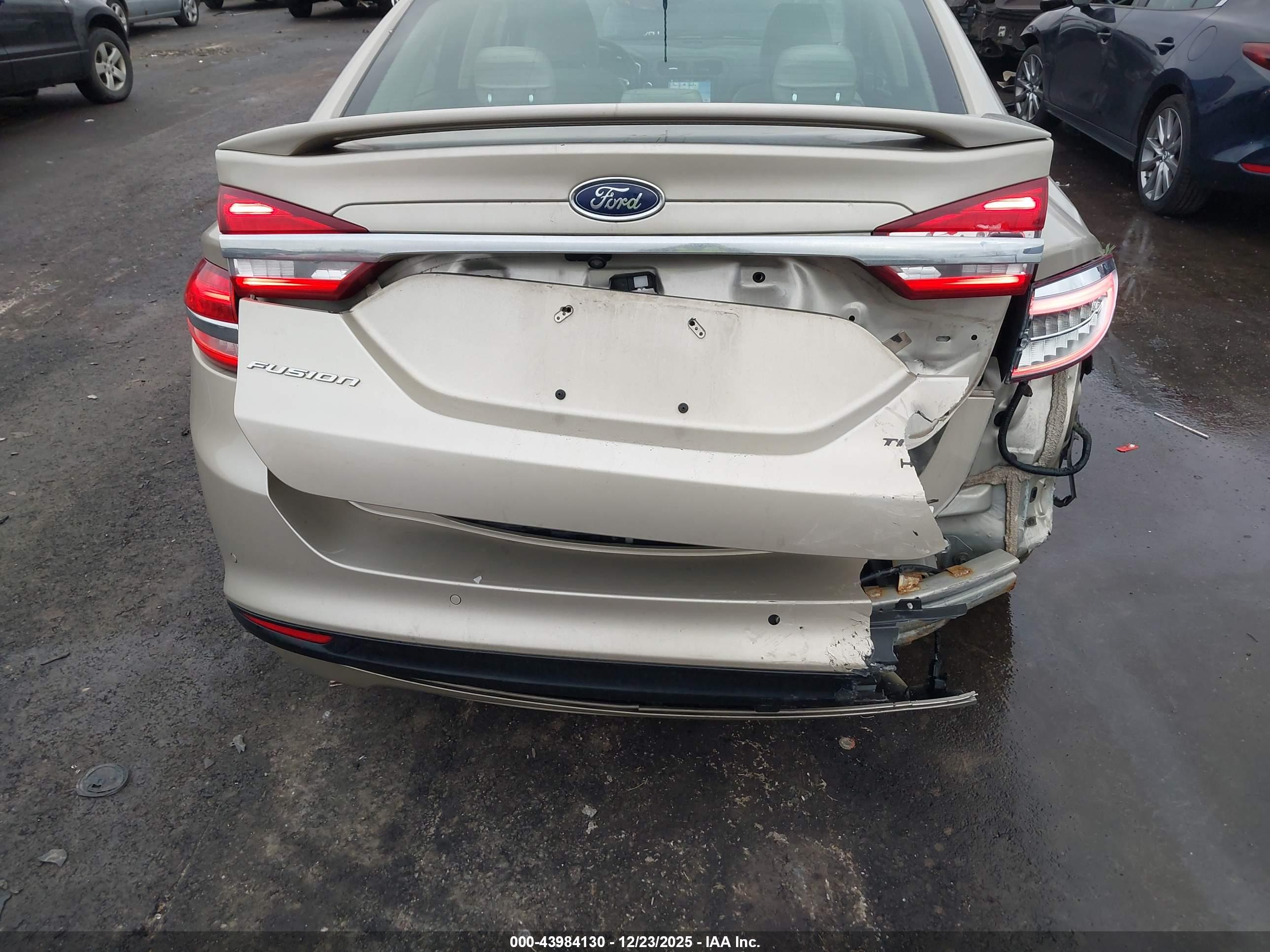 FORD FUSION image 6