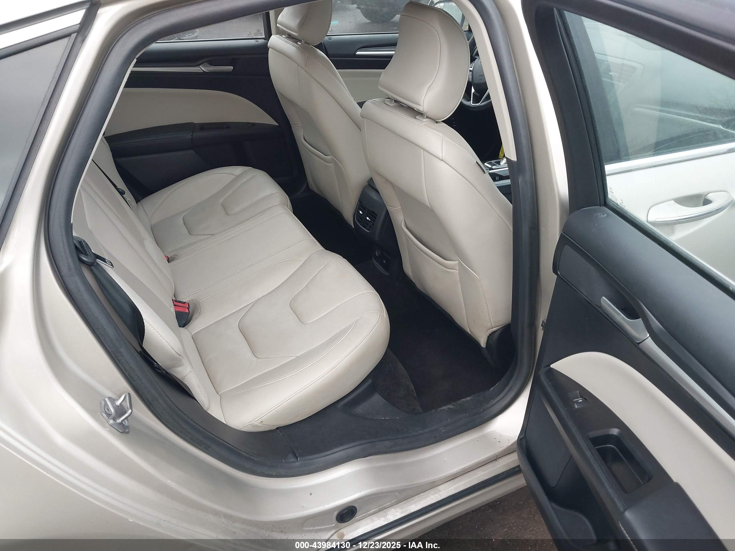 FORD FUSION image 8