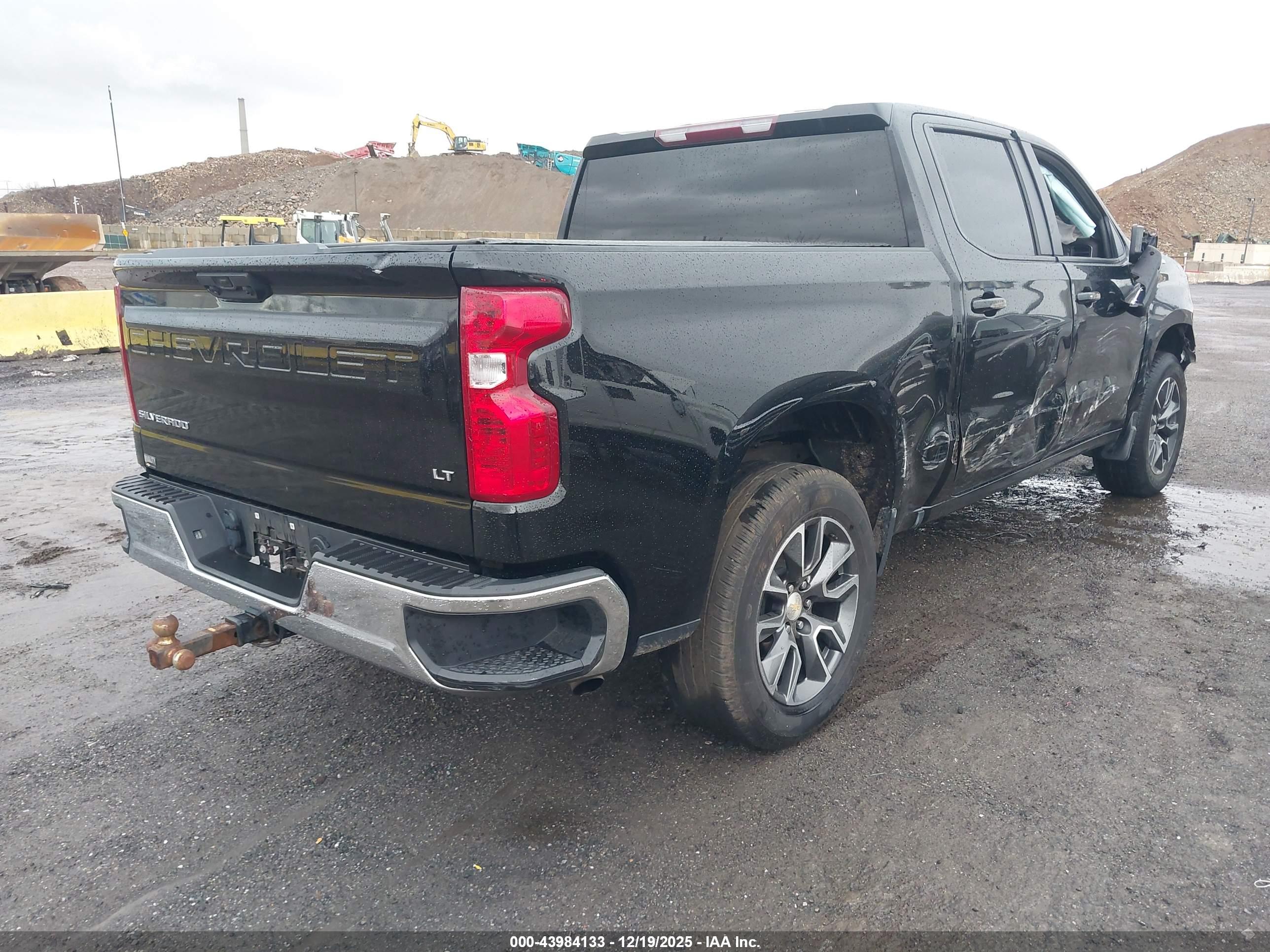 CHEVROLET SILVERADO image 4