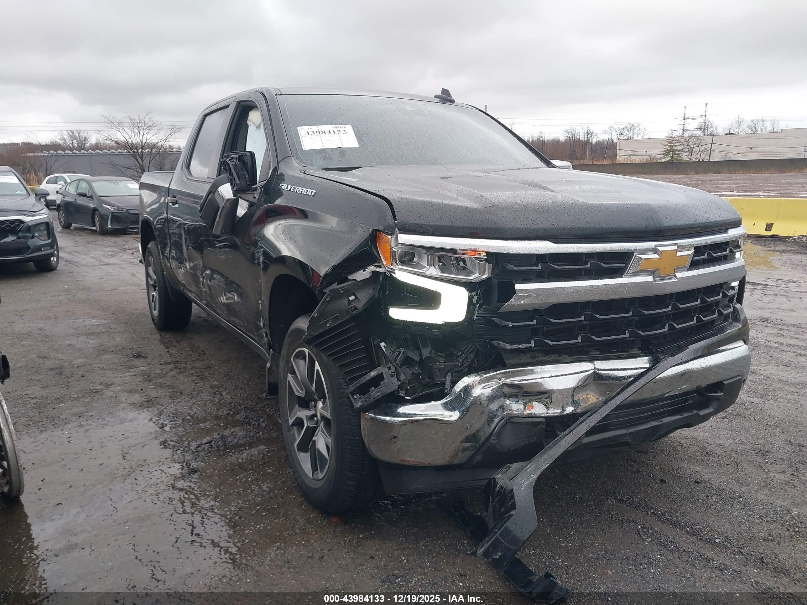 CHEVROLET SILVERADO image 6