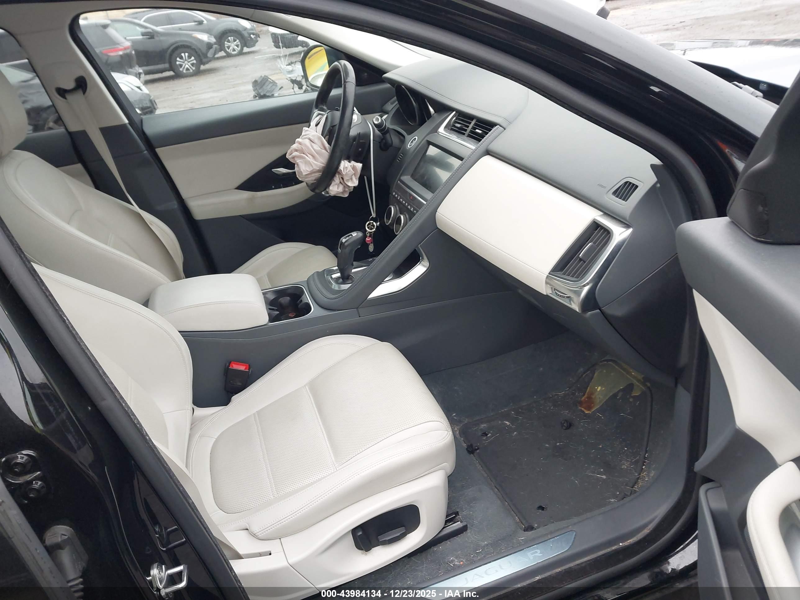 JAGUAR E-PACE image 5