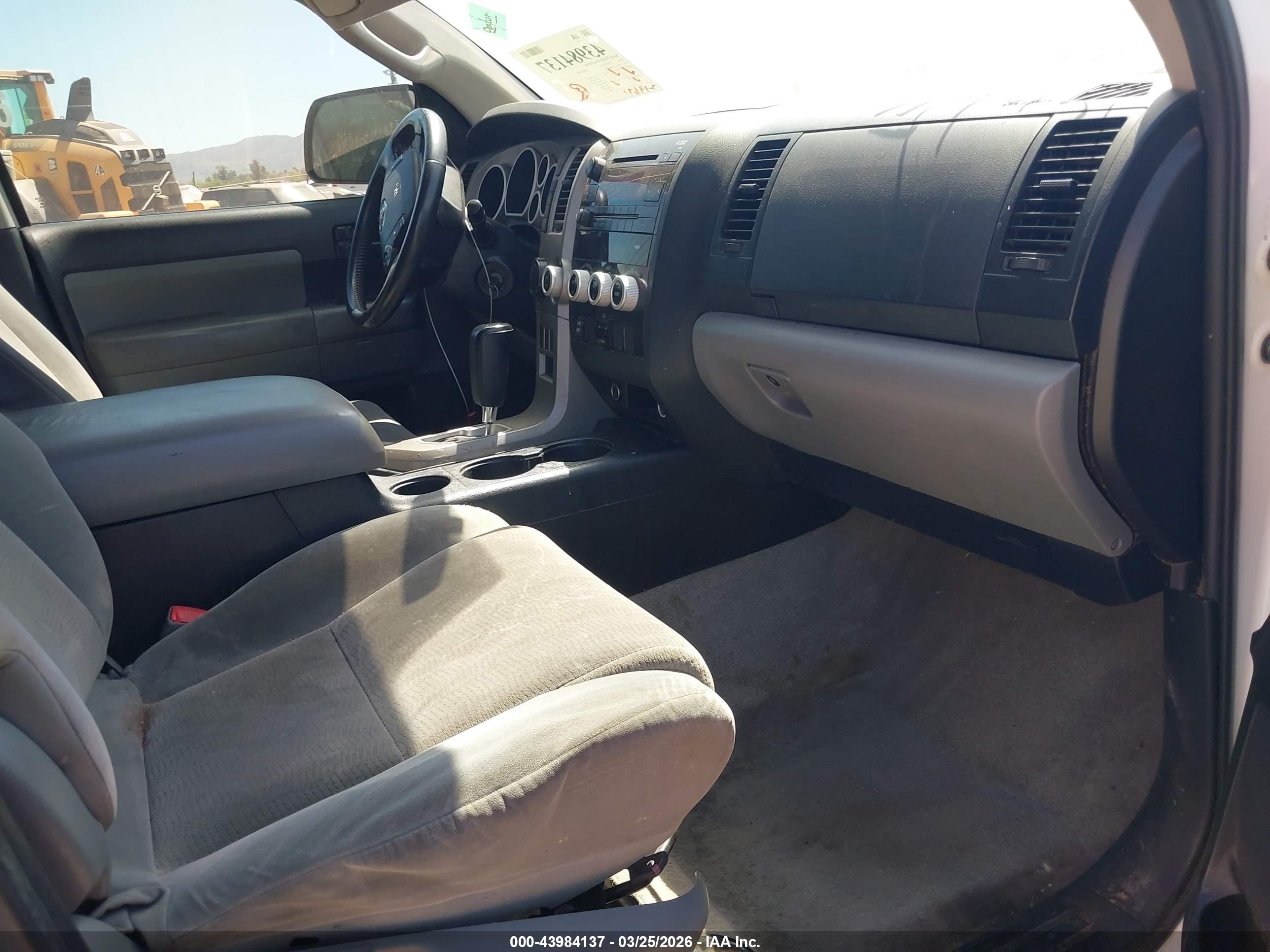 TOYOTA SEQUOIA image 5