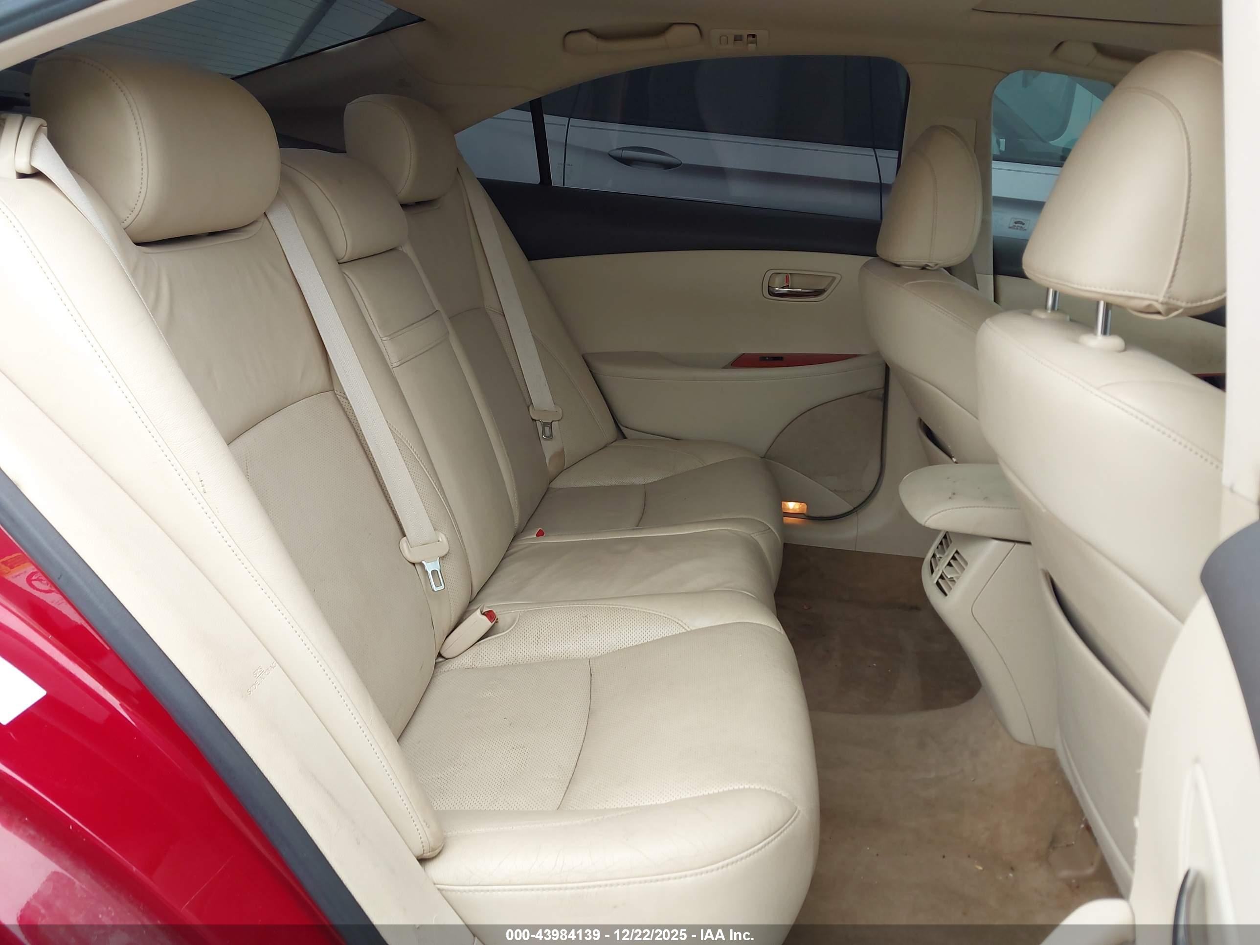 LEXUS ES image 8