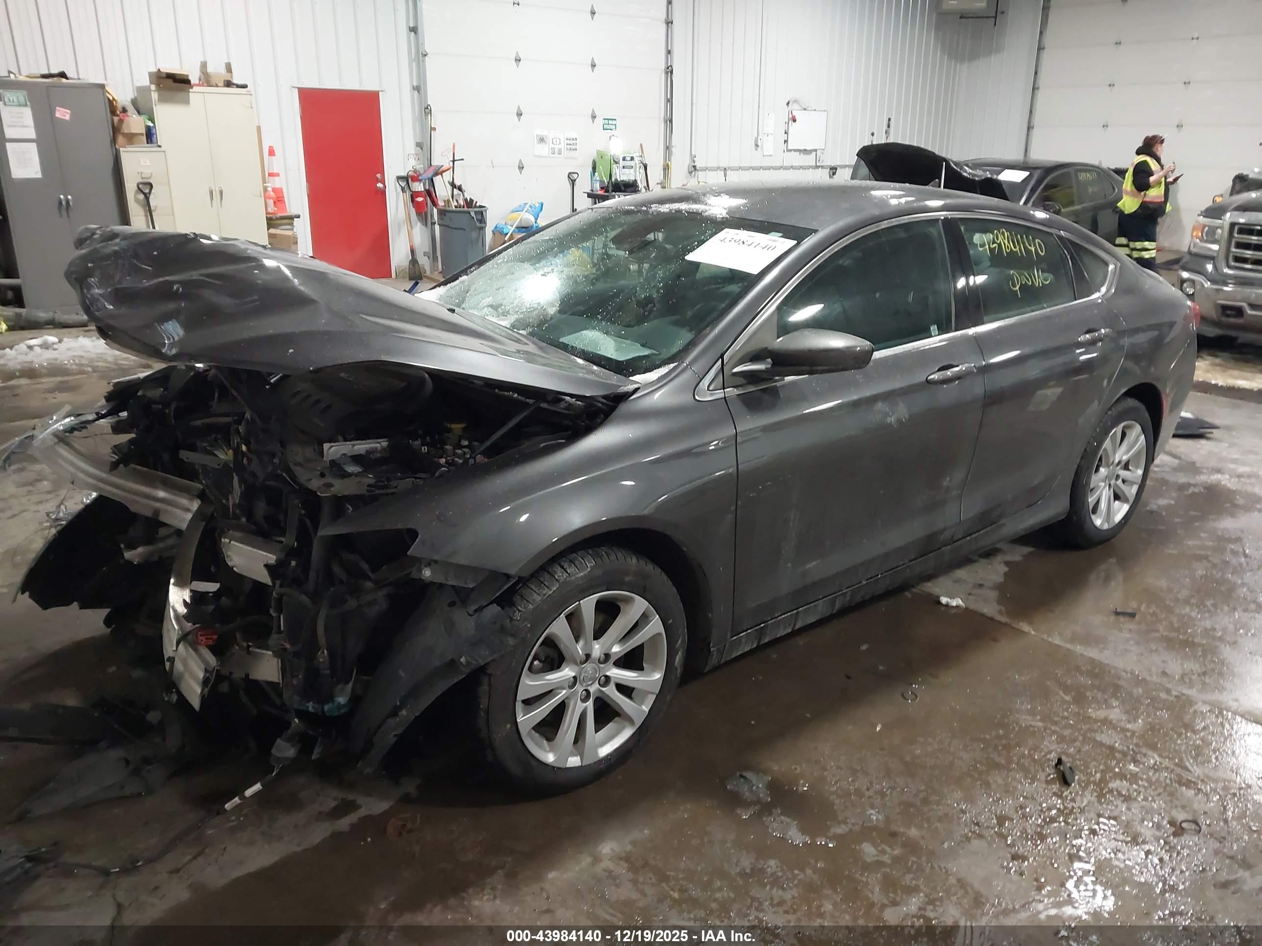 CHRYSLER 200 image 2