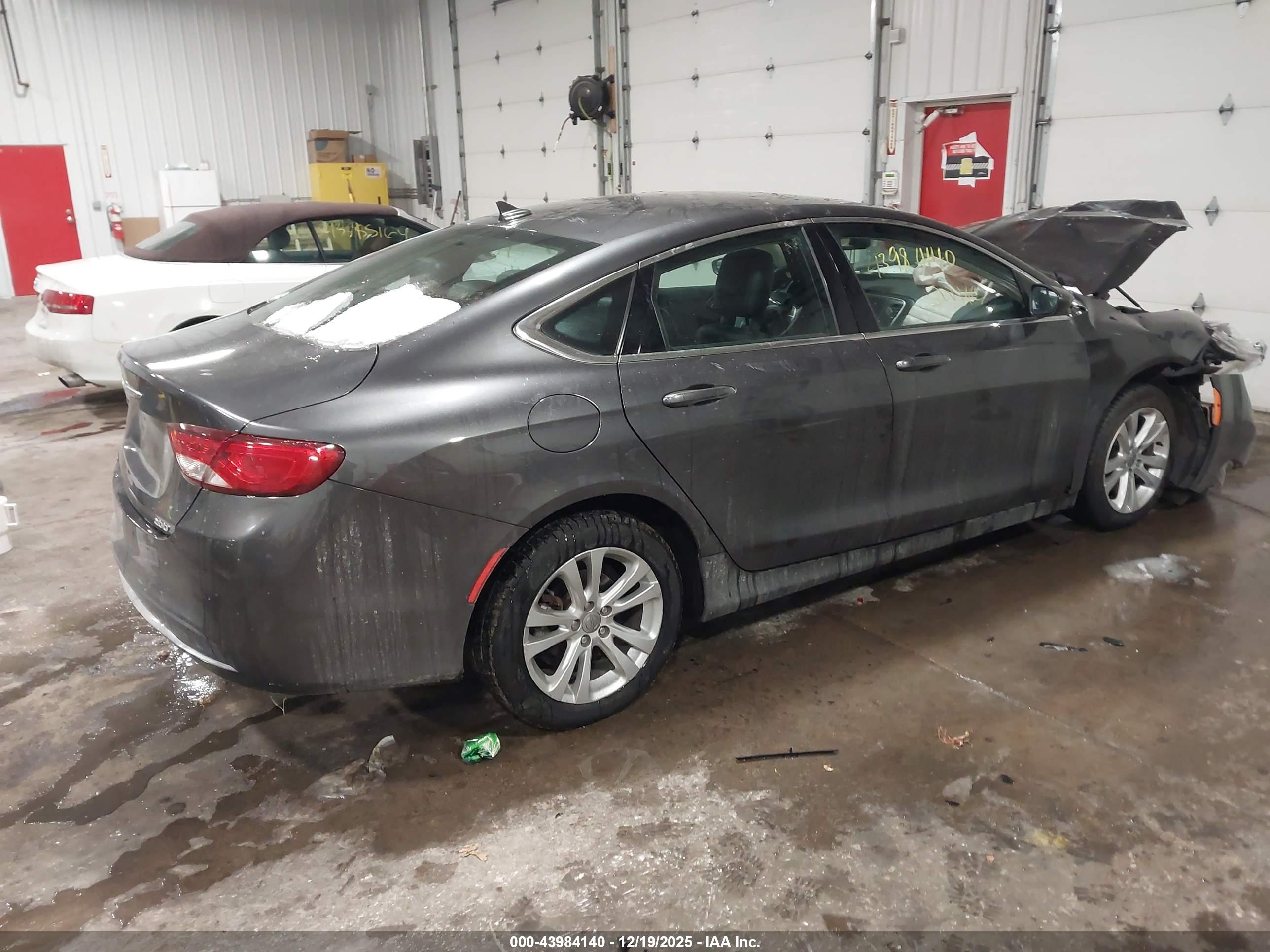 CHRYSLER 200 image 4