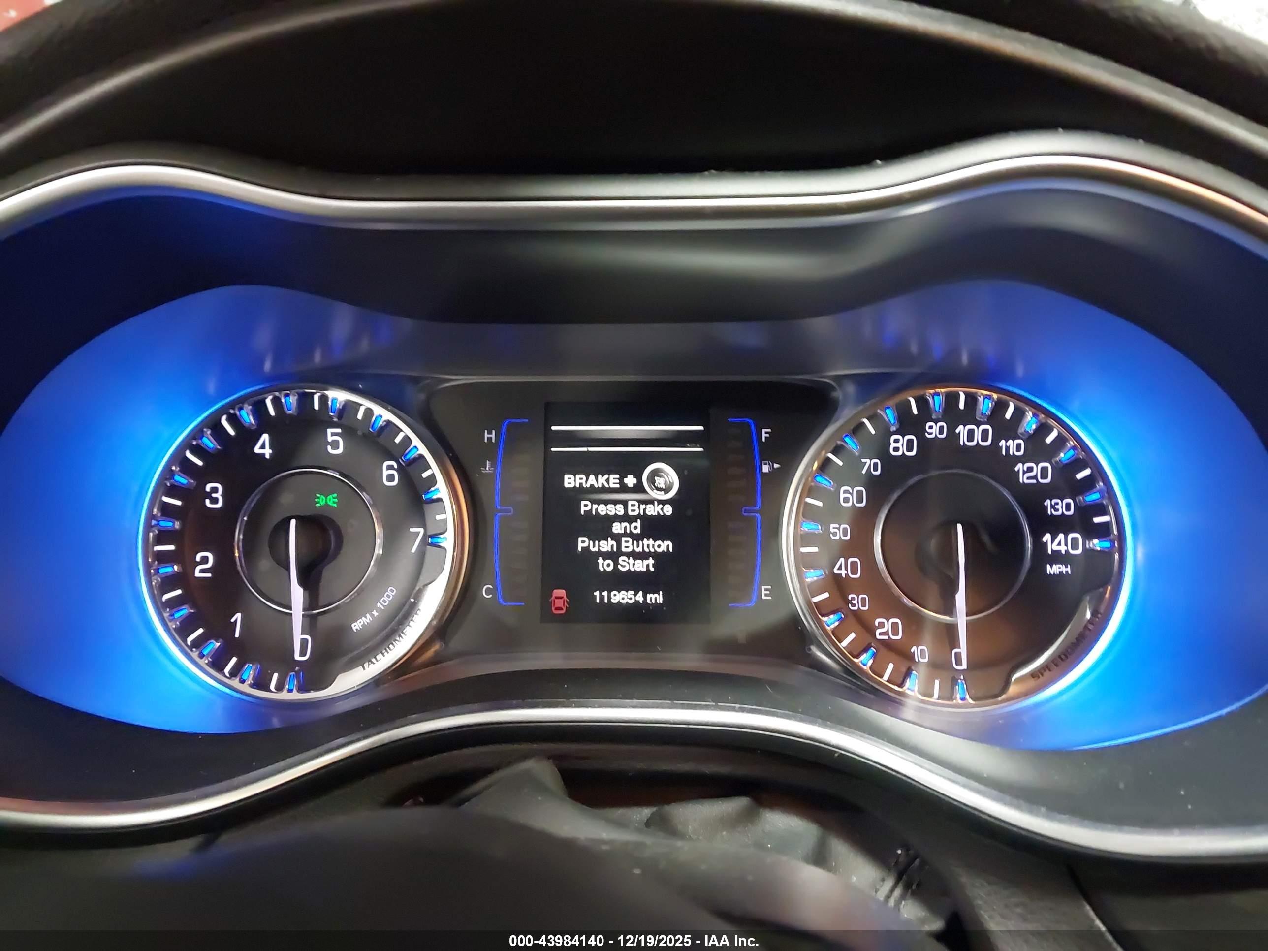 CHRYSLER 200 image 7