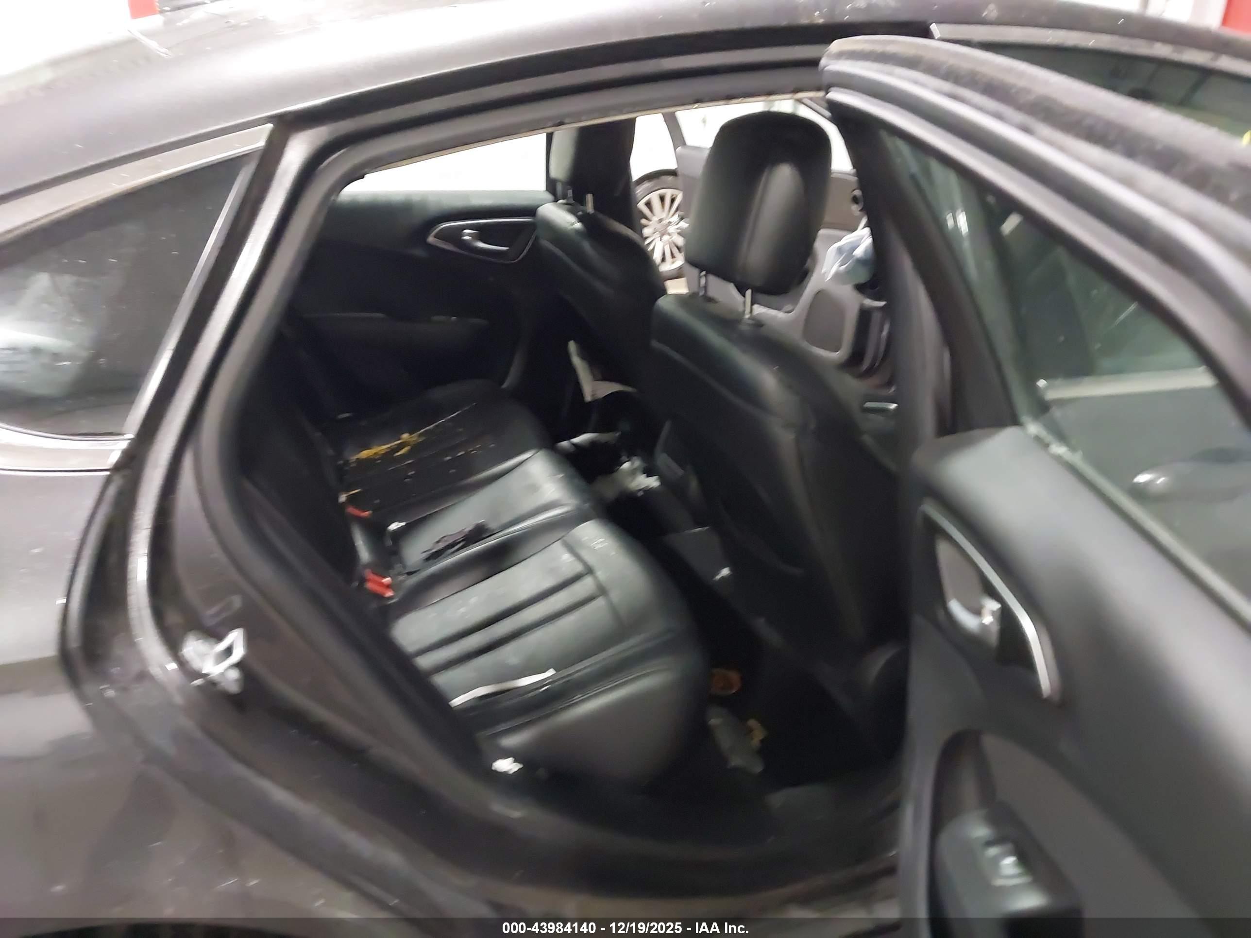 CHRYSLER 200 image 8