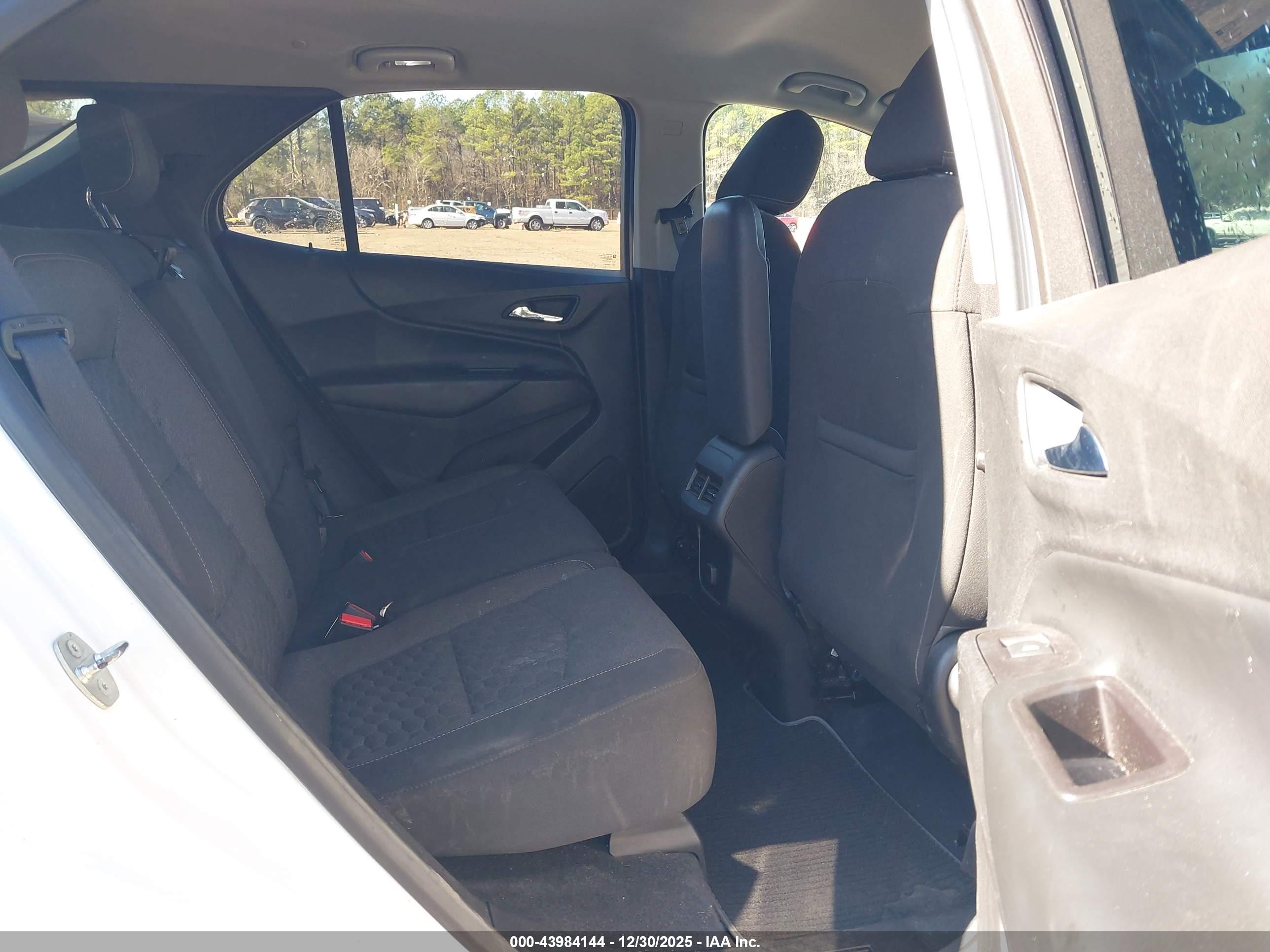 CHEVROLET EQUINOX image 8