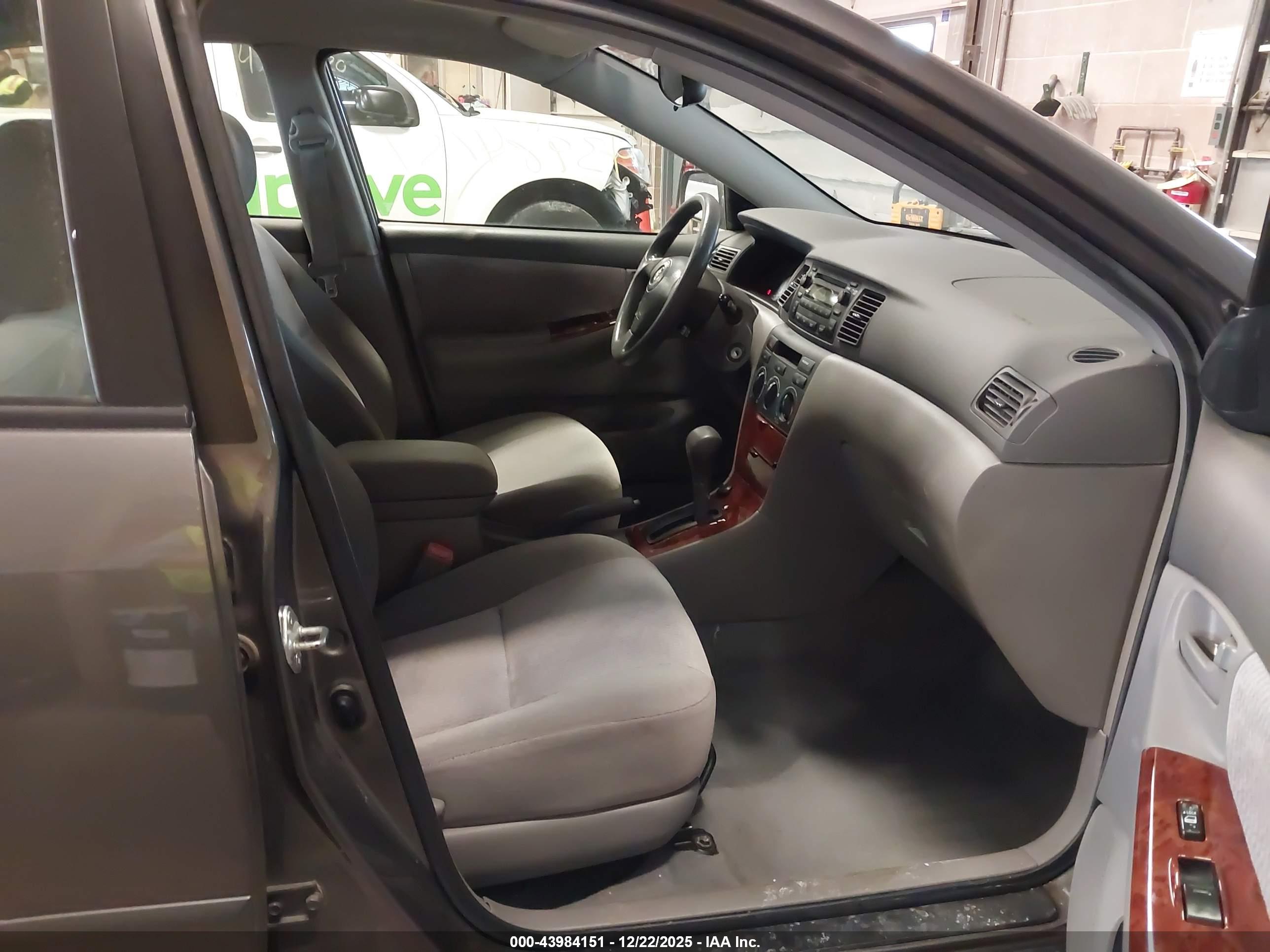 TOYOTA COROLLA image 5