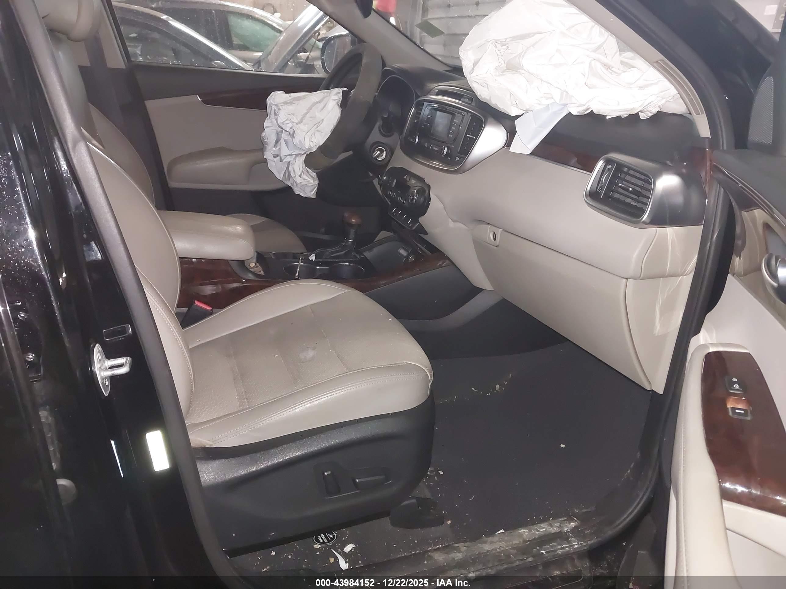 KIA SORENTO image 5