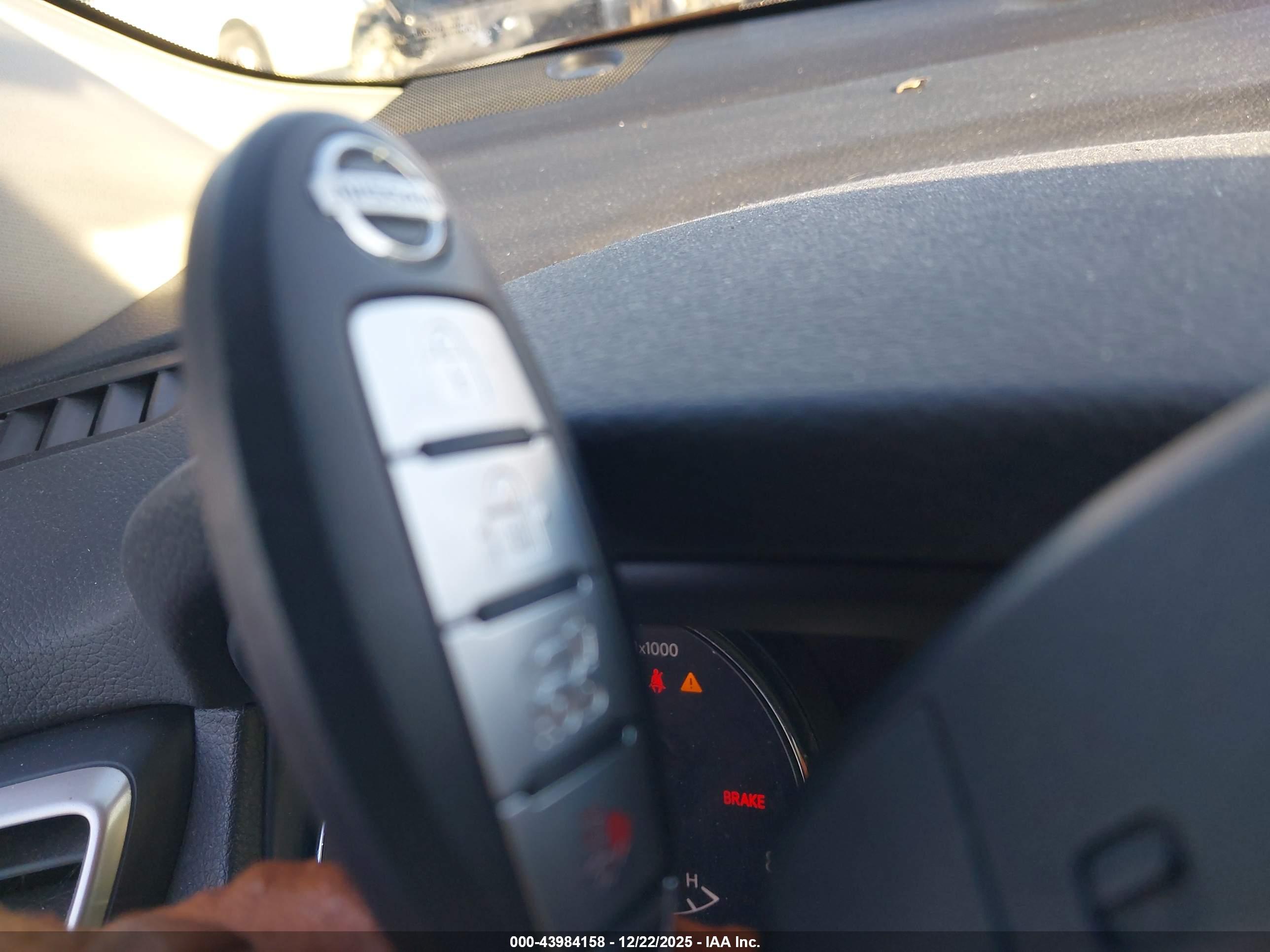 NISSAN ROGUE image 11