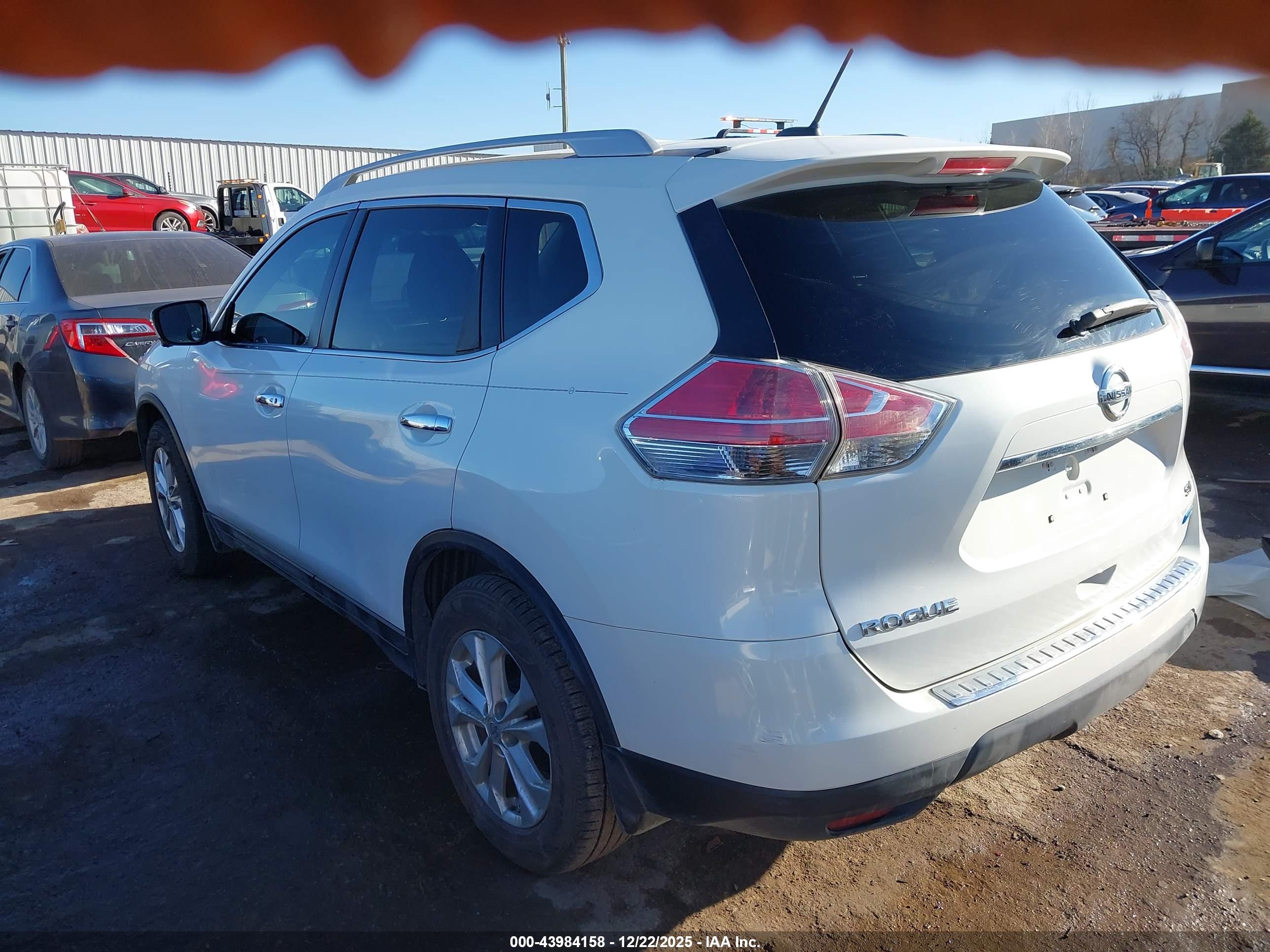 NISSAN ROGUE image 3