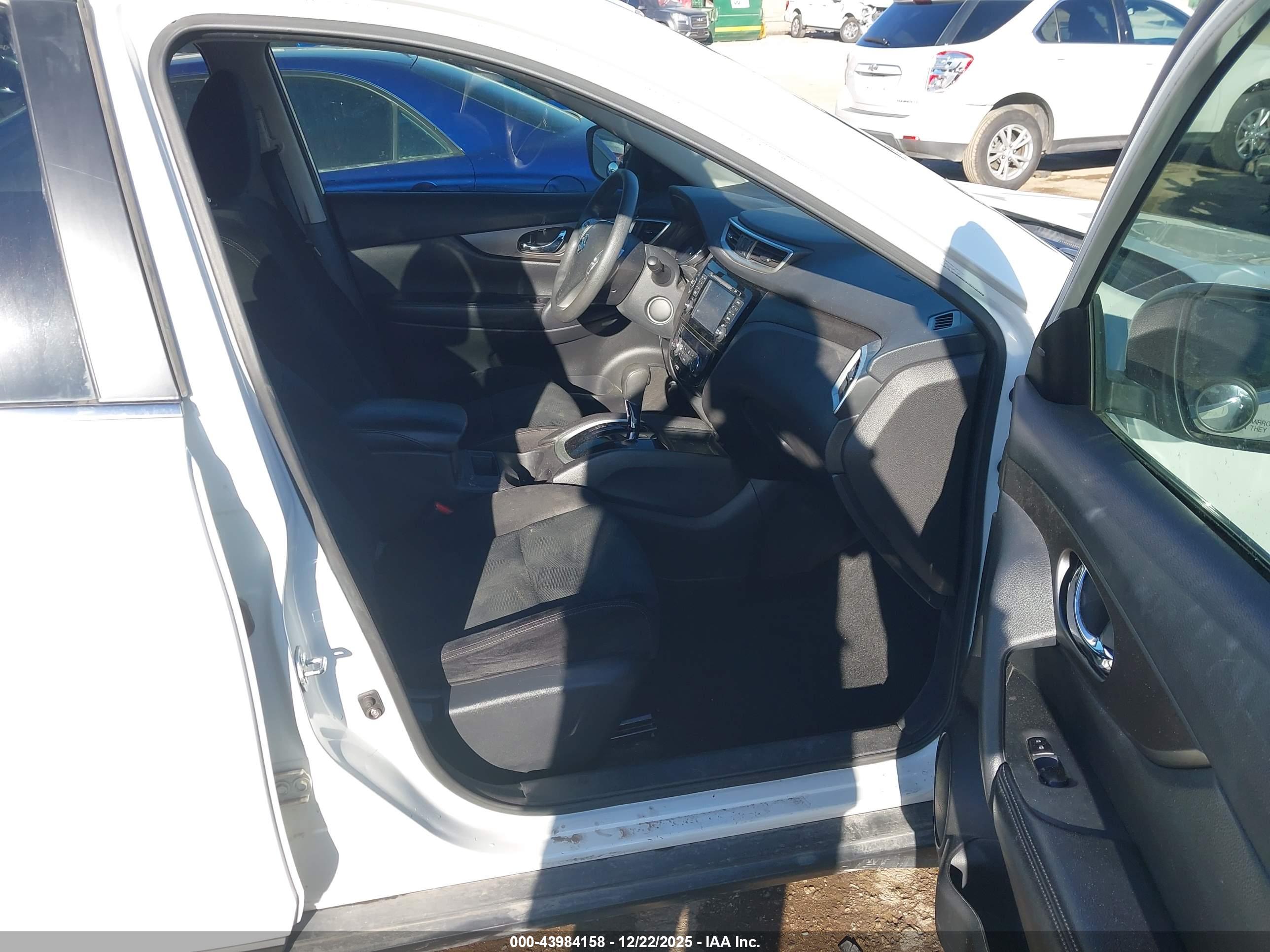 NISSAN ROGUE image 5