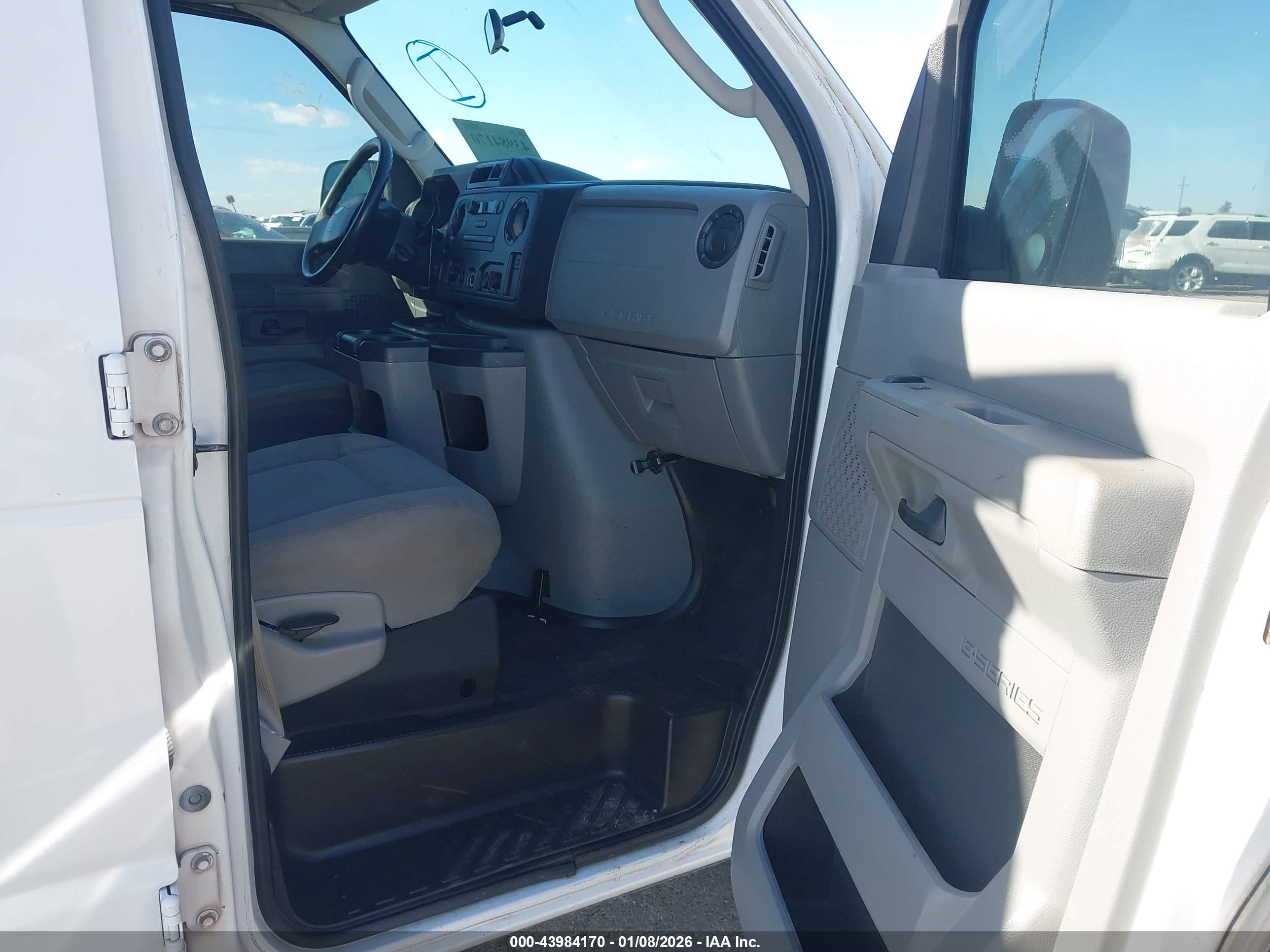 FORD E-250 image 5