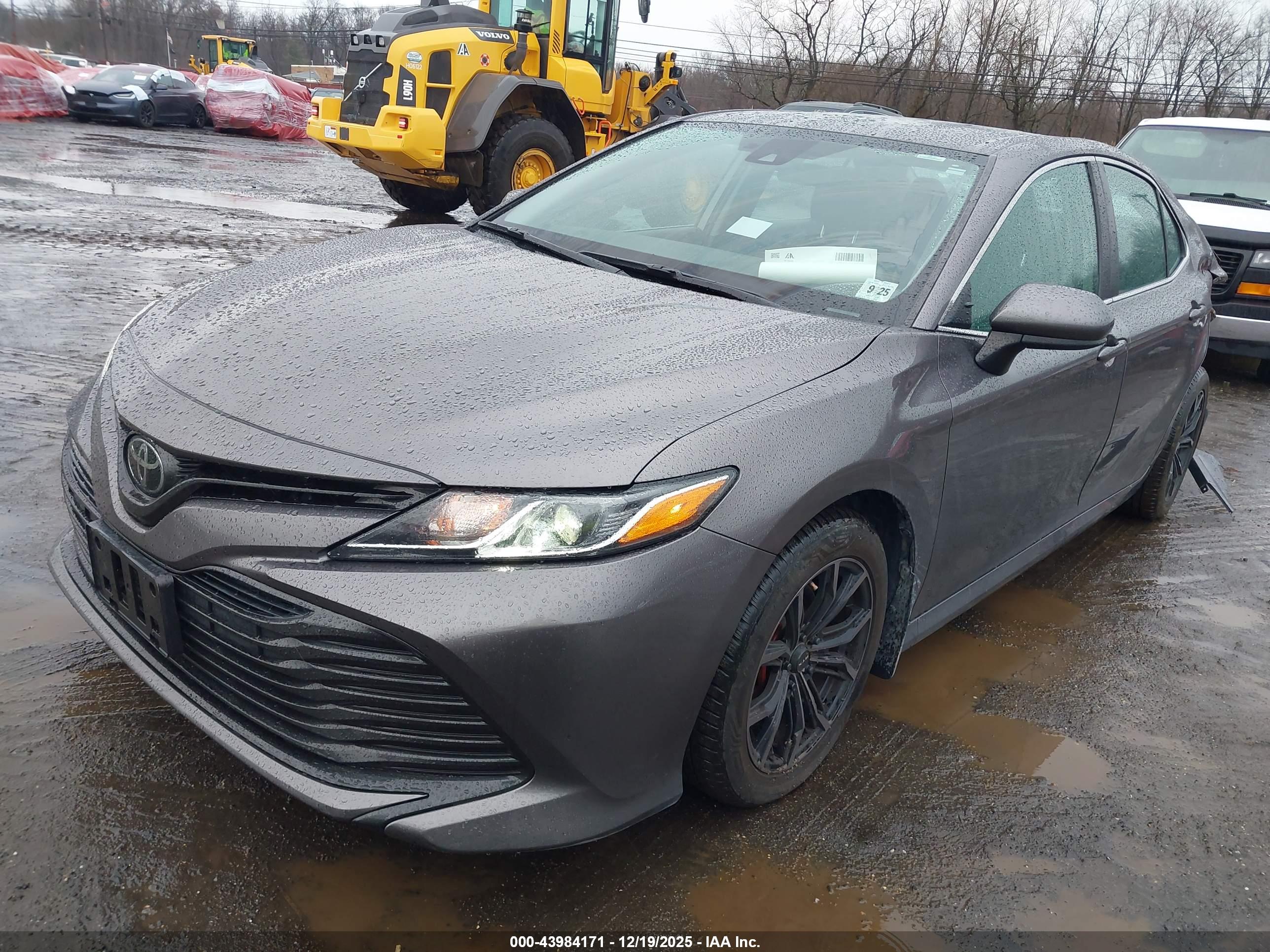 TOYOTA CAMRY image 2