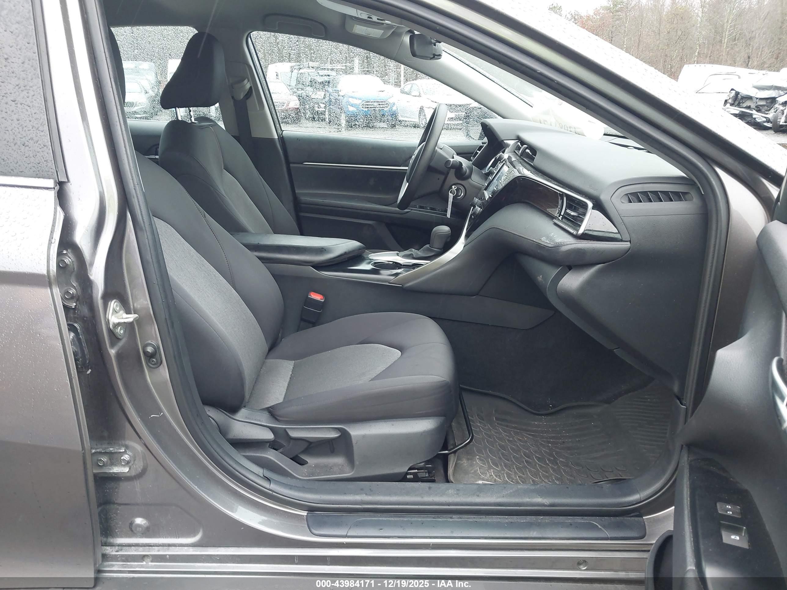 TOYOTA CAMRY image 5