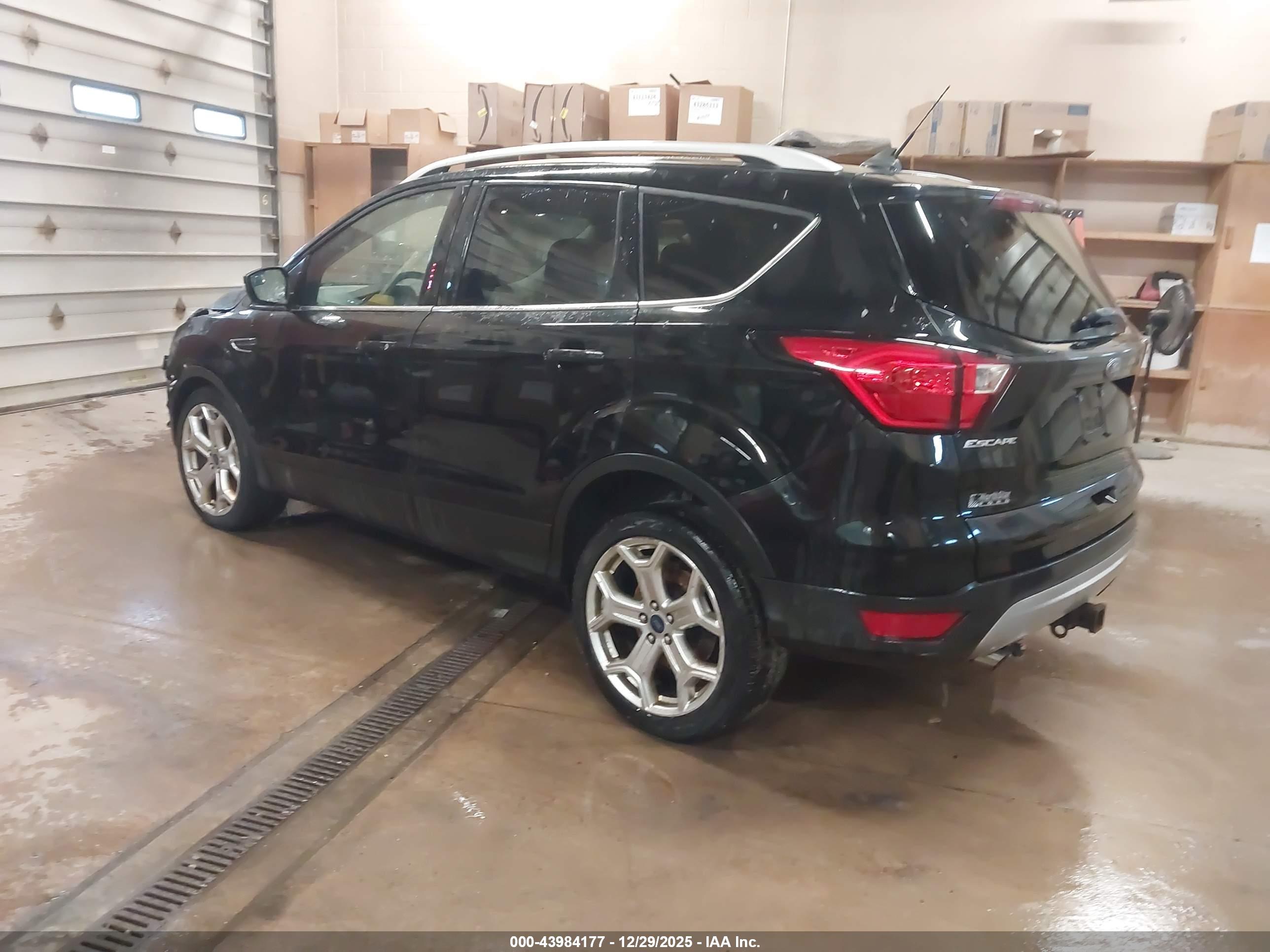 FORD ESCAPE image 3