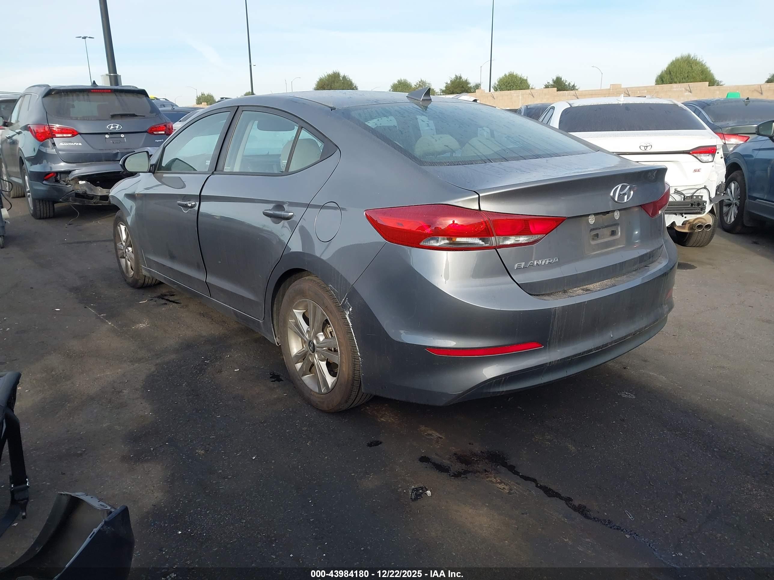 HYUNDAI ELANTRA image 3