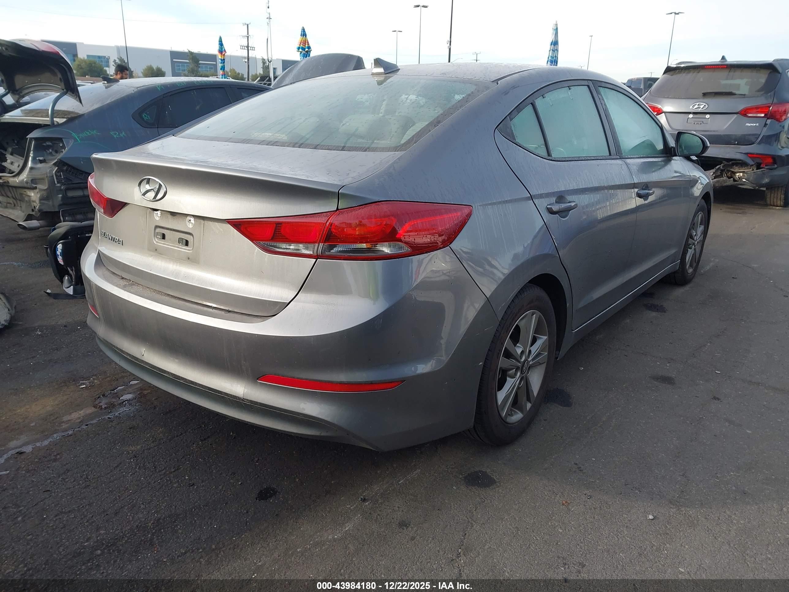 HYUNDAI ELANTRA image 4