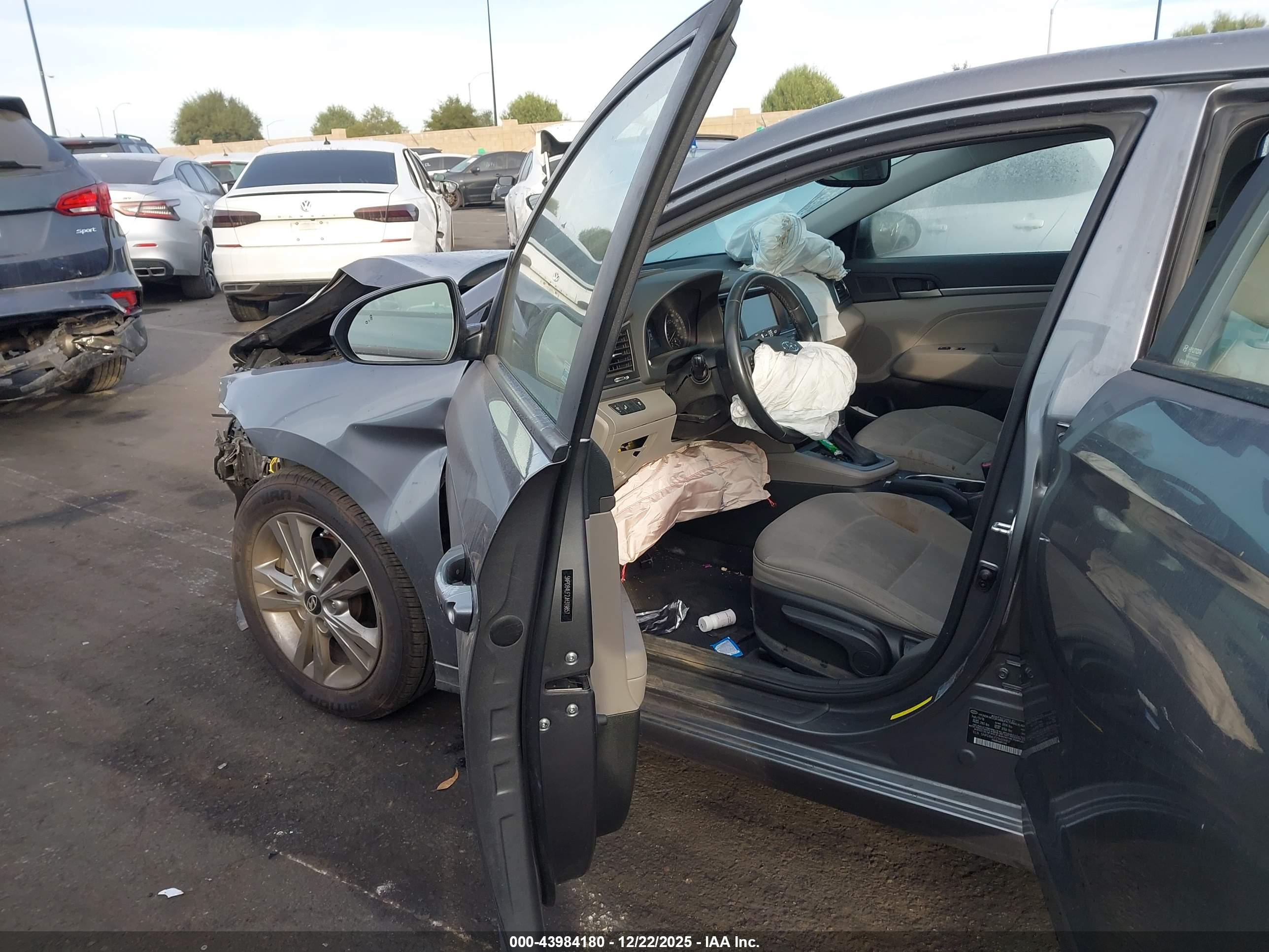 HYUNDAI ELANTRA image 5