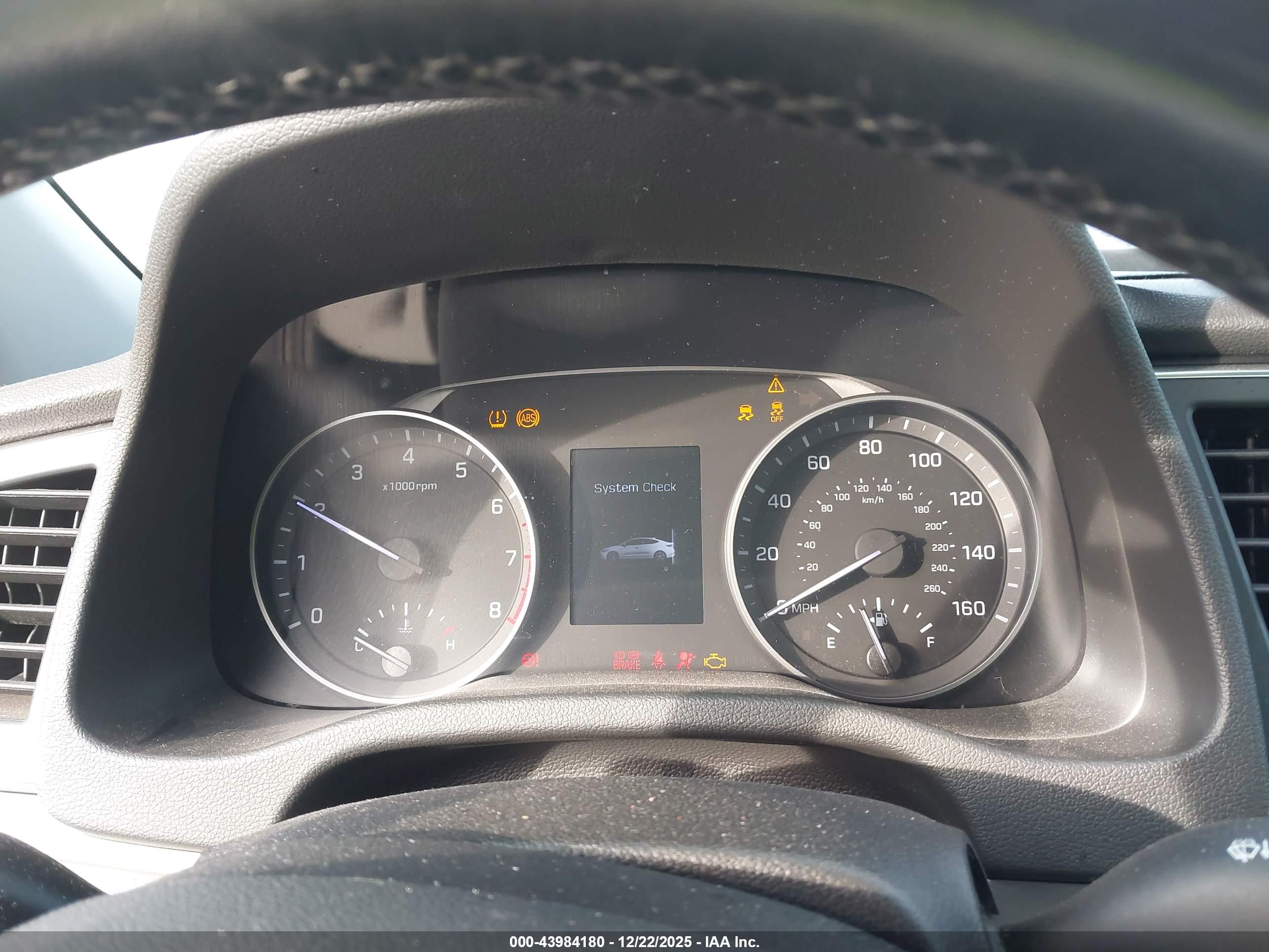 HYUNDAI ELANTRA image 7