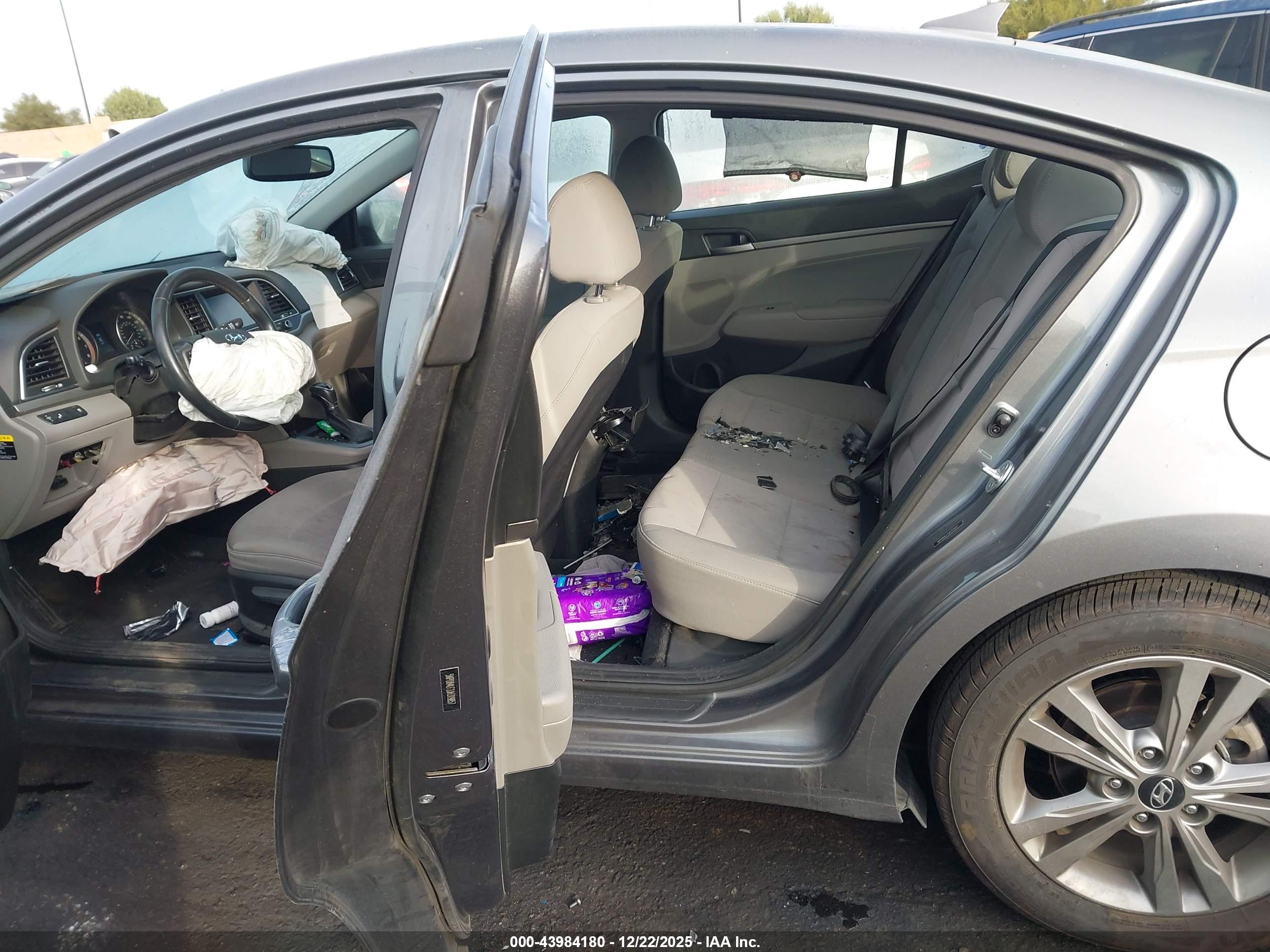 HYUNDAI ELANTRA image 8