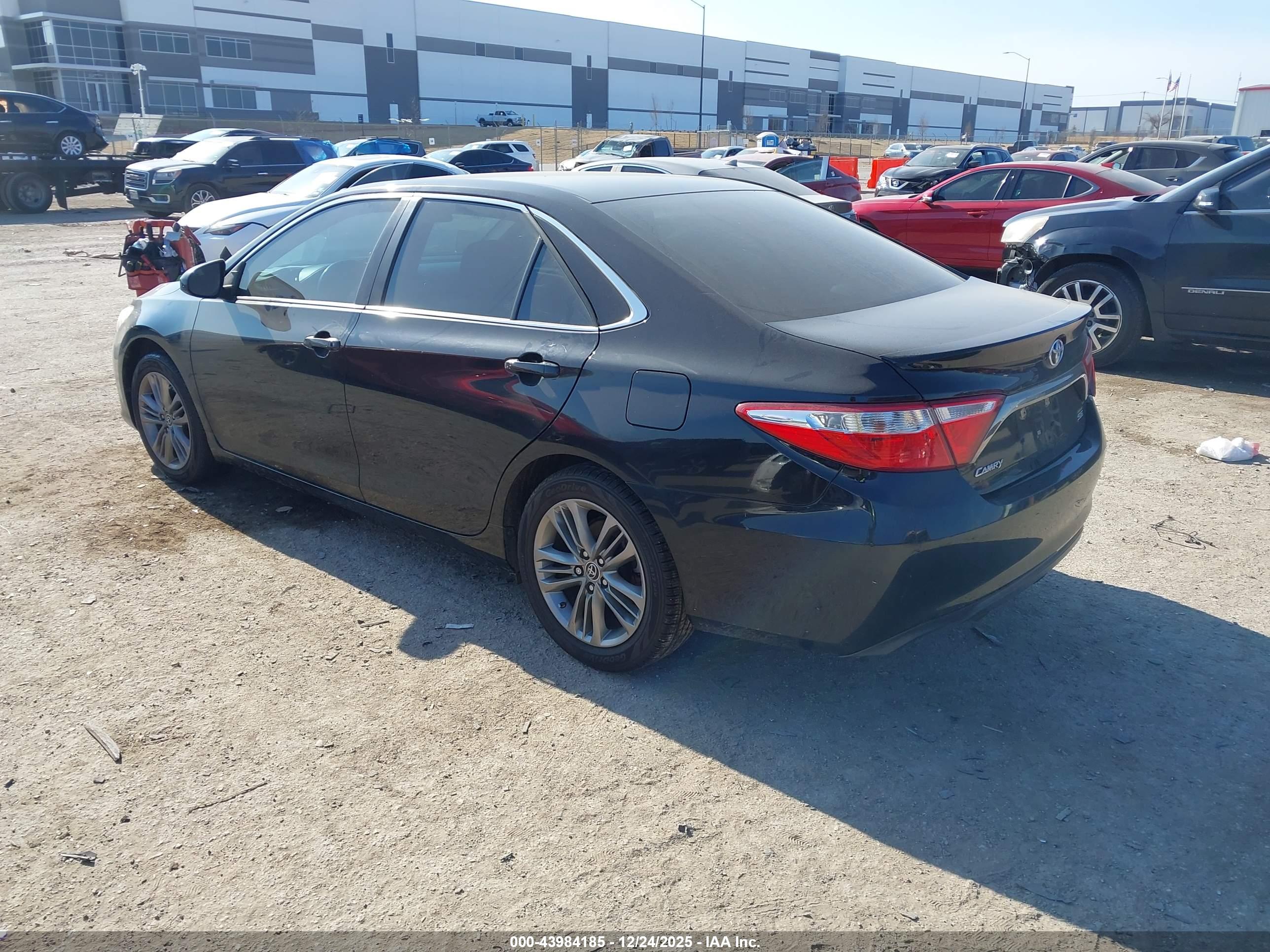 TOYOTA CAMRY image 3