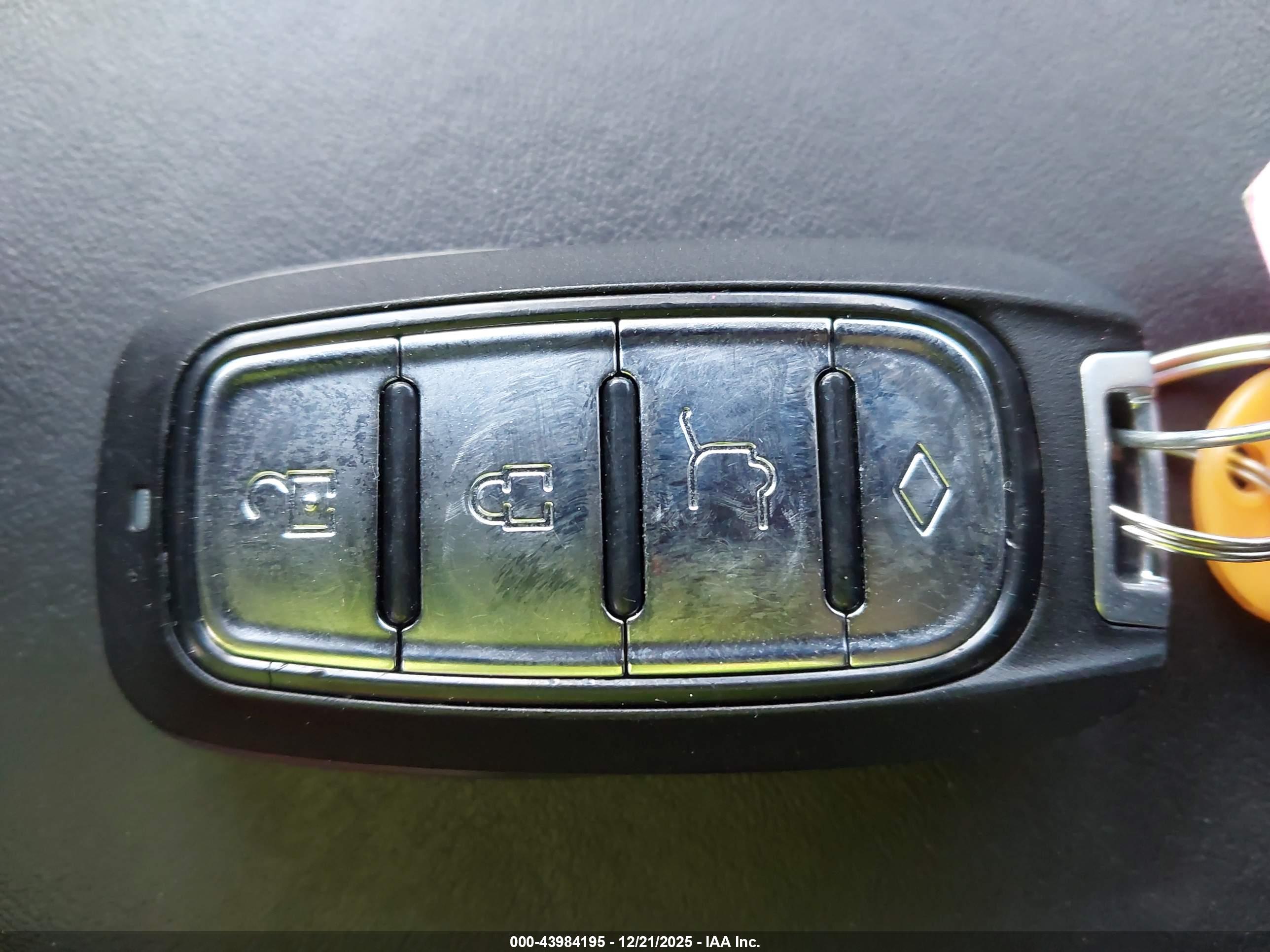 MITSUBISHI OUTLANDER image 11