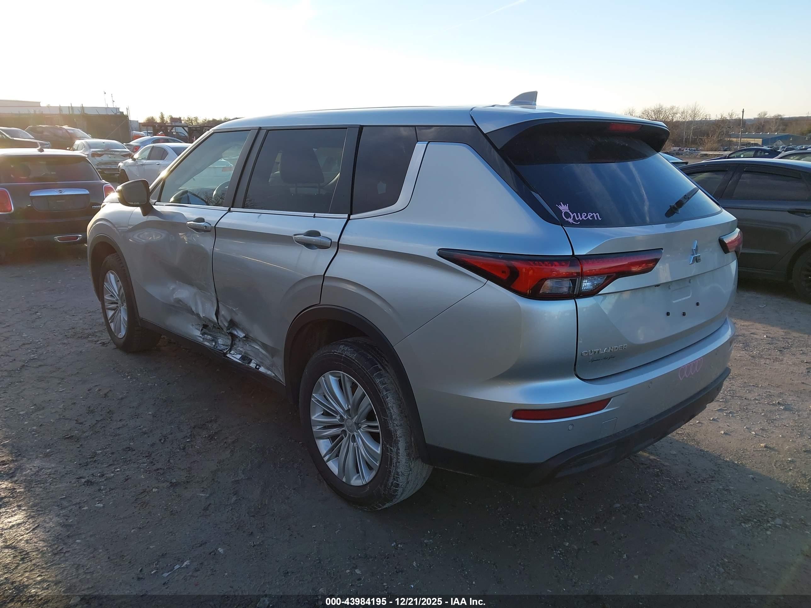 MITSUBISHI OUTLANDER image 3