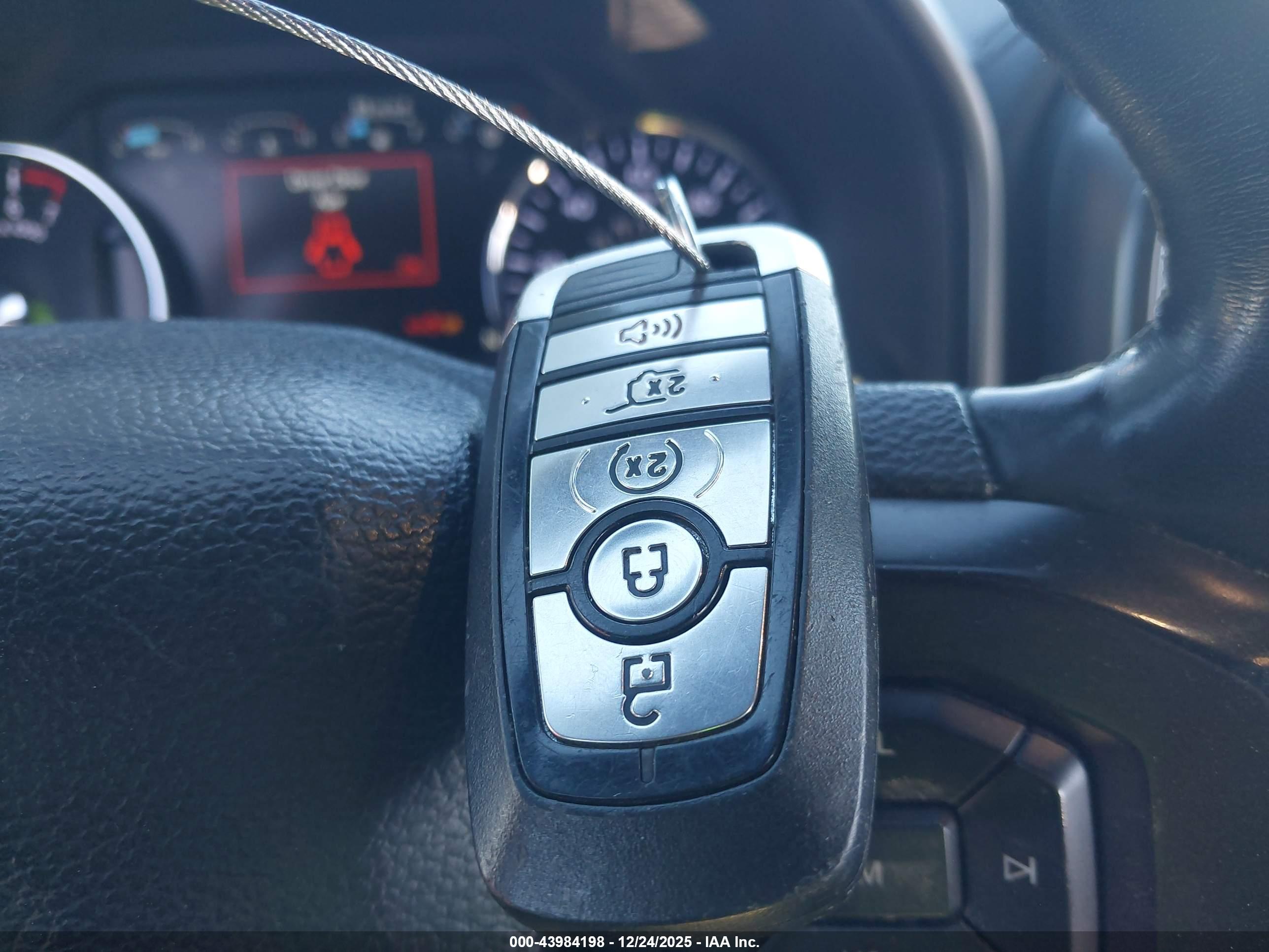 FORD EXPEDITION image 11