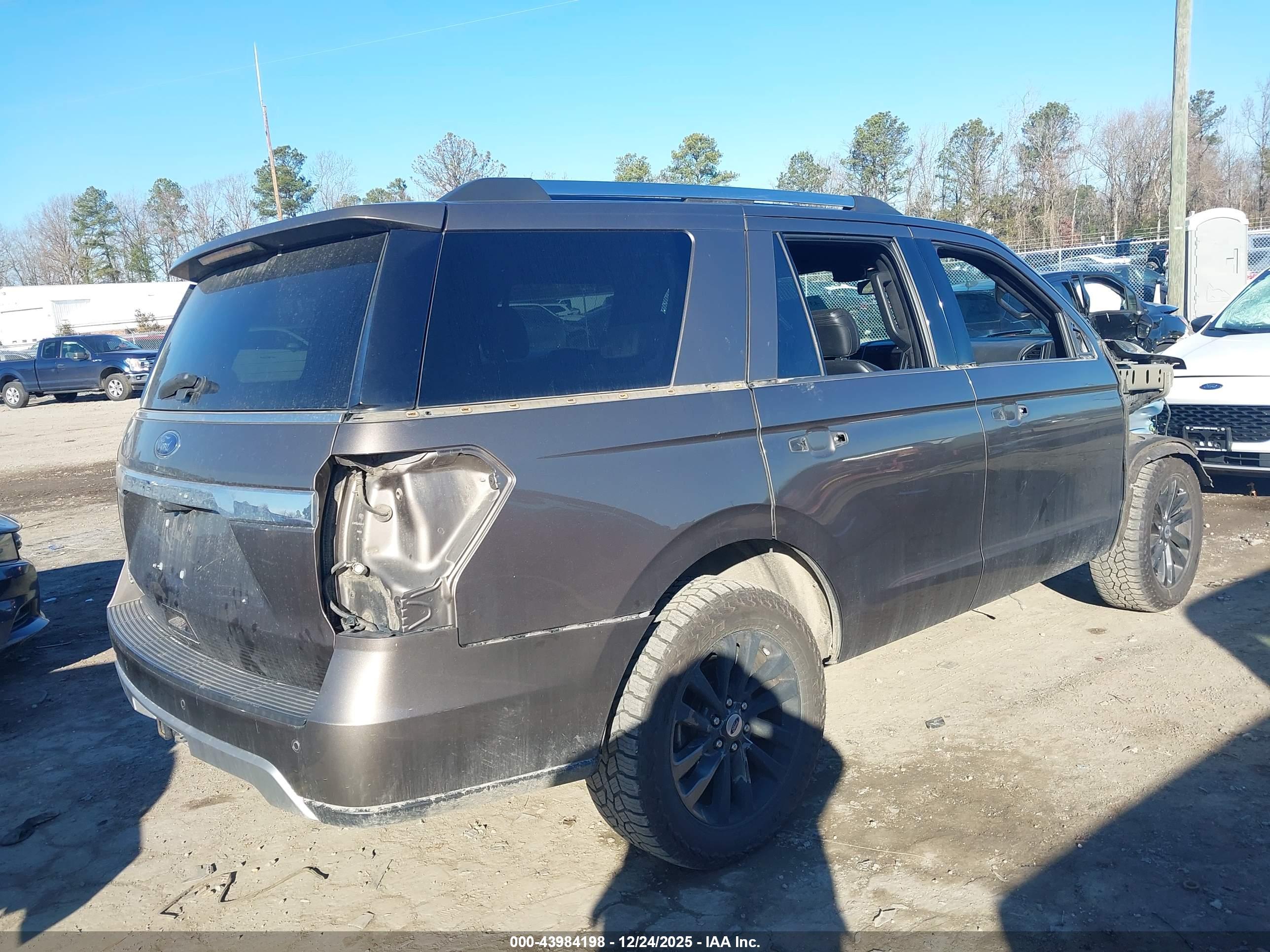 FORD EXPEDITION image 4
